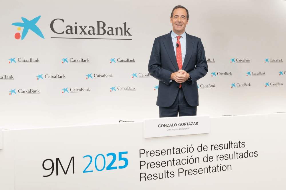 CaixaBank dispara la venda d'hipoteques un 40% davant la caiguda del BBVA i Santander CaixaBank dispara la venda d'hipoteques un 40% davant la caiguda del BBVA i Santander