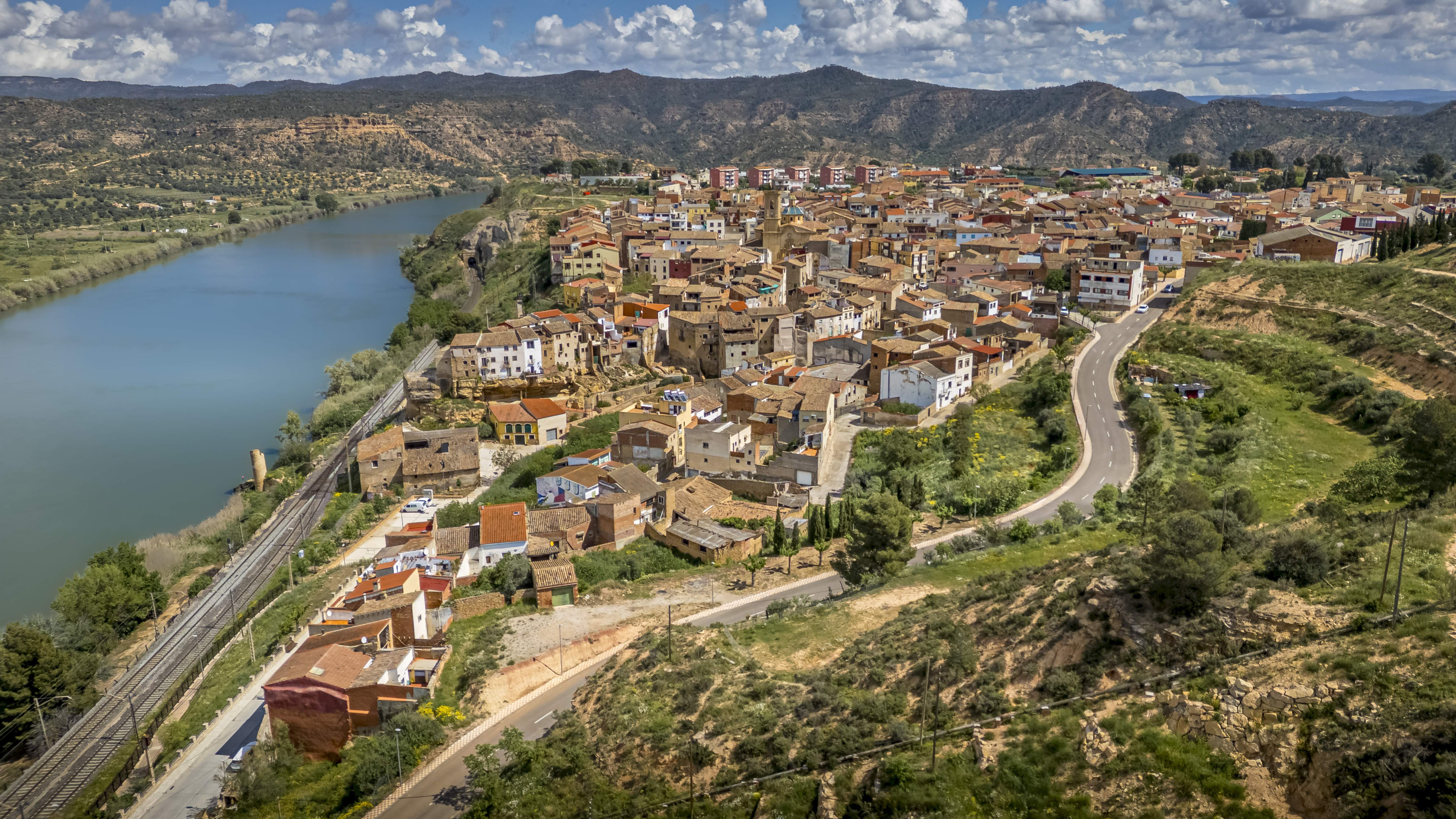 Una firma de Alicante promueve dos centrales fotovoltaicas en Riba-roja d'Ebre