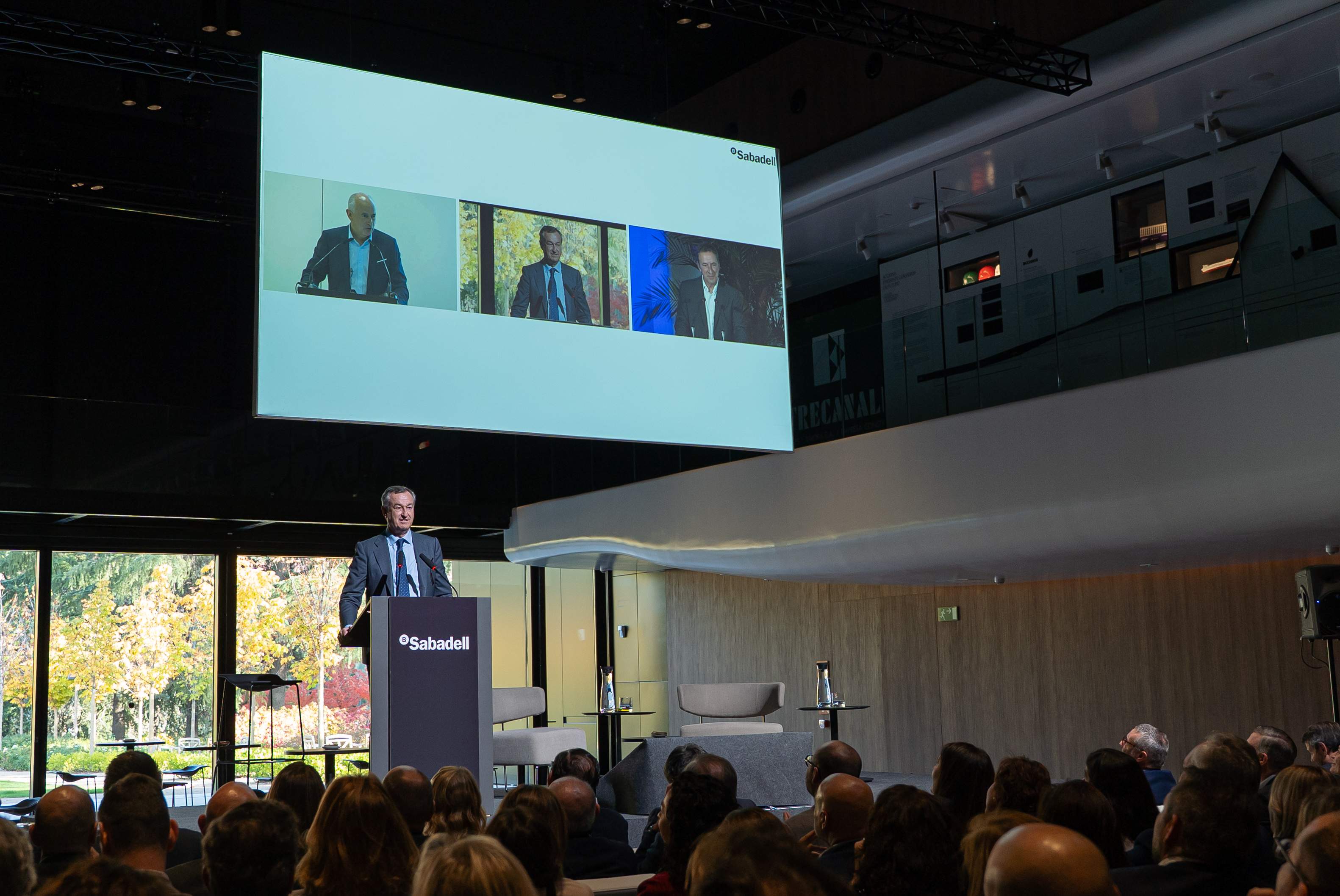 El Sabadell defiende ante 1.500 directivos que van a ser "el mejor banco de España"