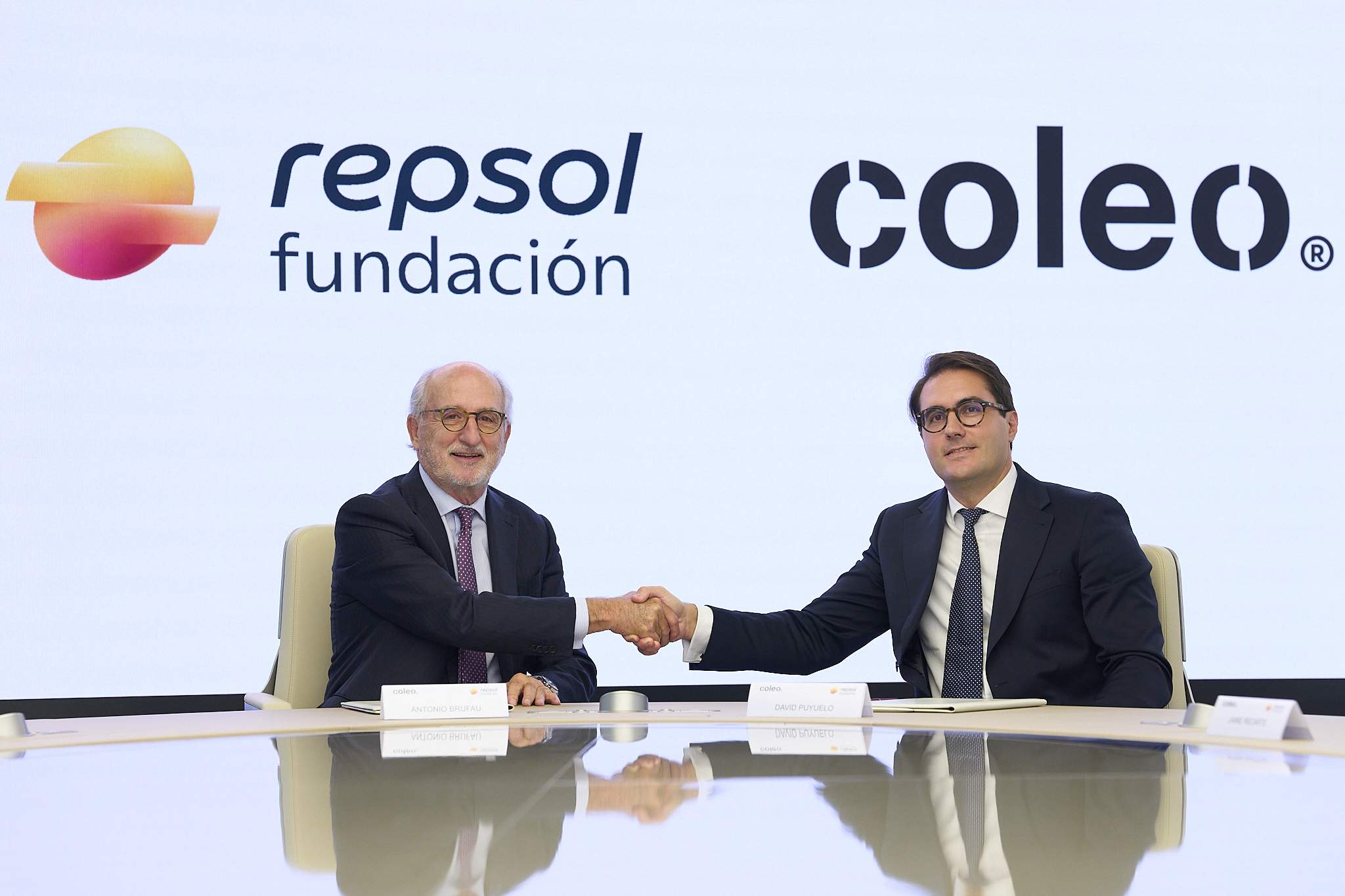 La Fundación Repsol compra el 14% de Coleo