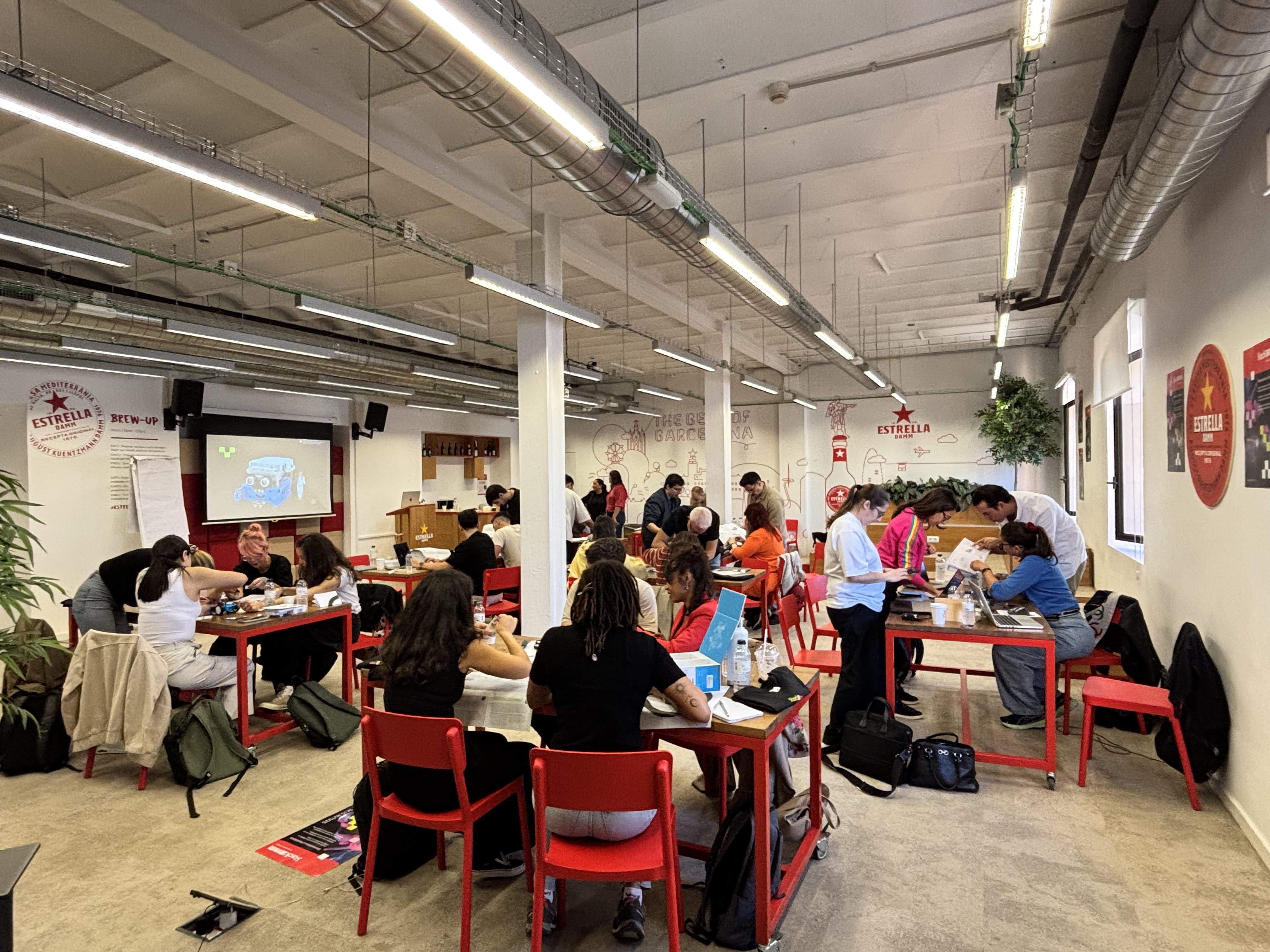 Damm celebra HackIAmm, su primer hackatón para reinventar el futuro del consumo con IA