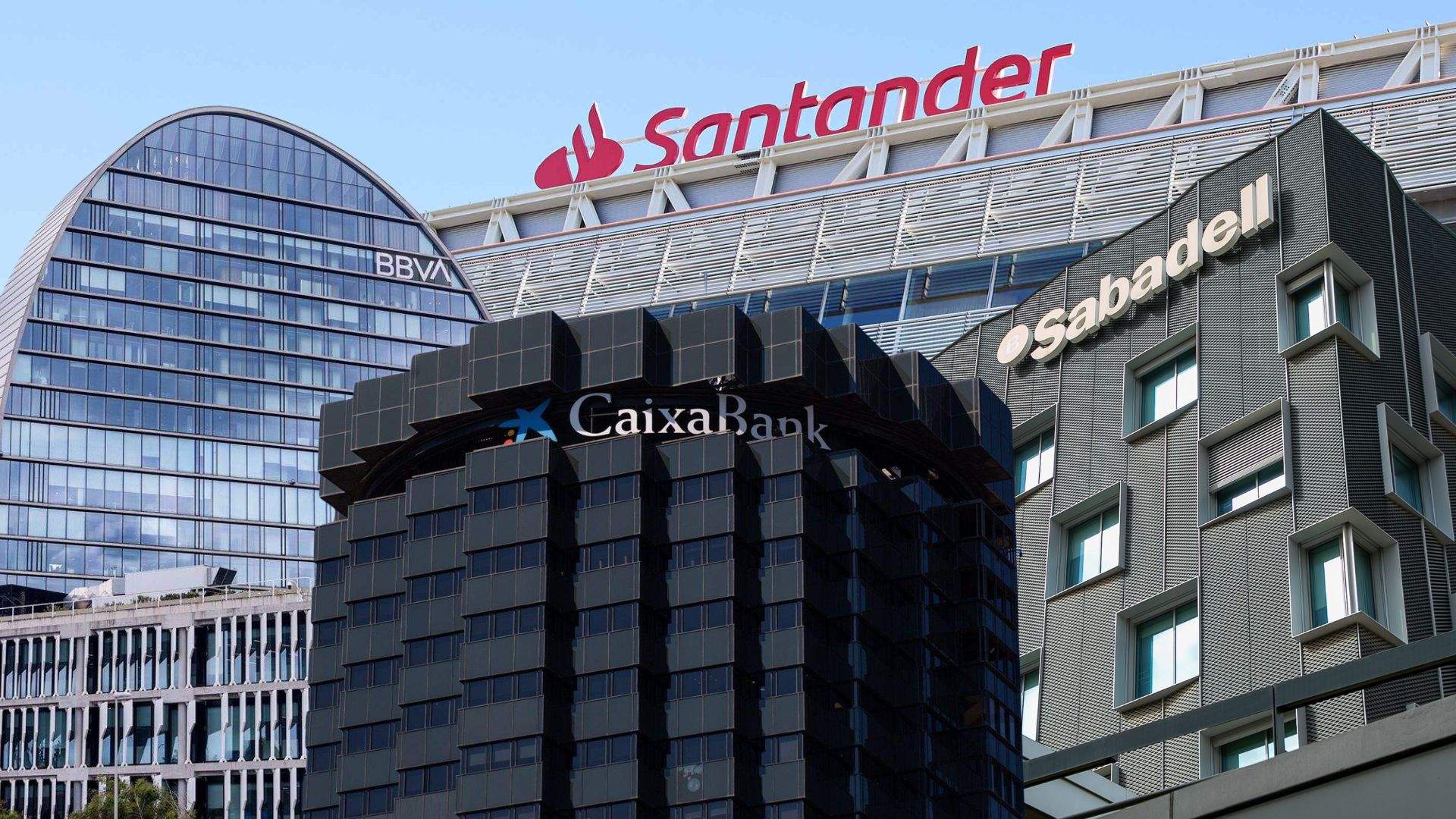 Una desena de bancs ja ofereixen criptomonedes als seus clients a Espanya