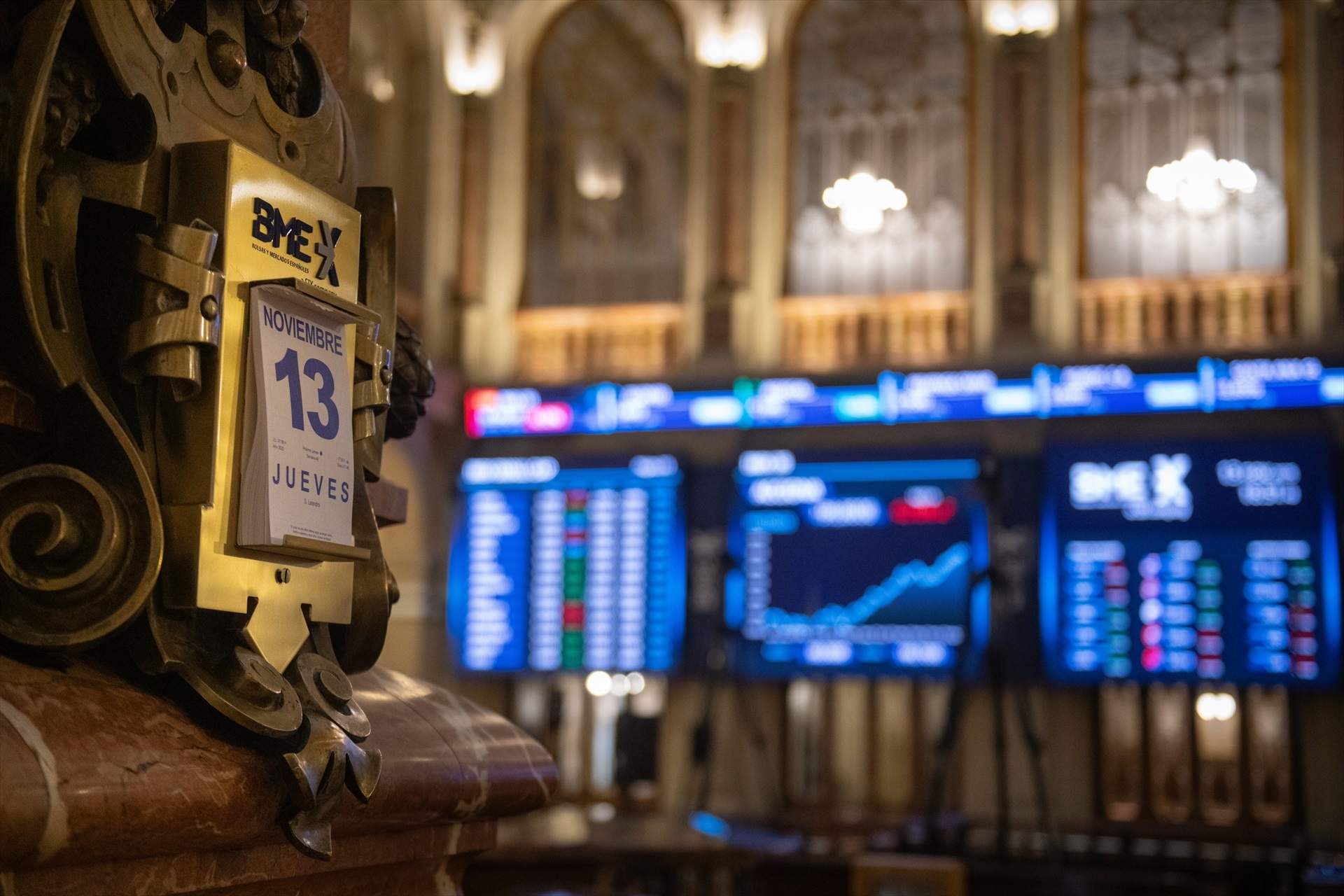 EuropaPress 7099798 paneles ibex palacio bolsa madrid 13 noviembre 2025 madrid espana ibex 35