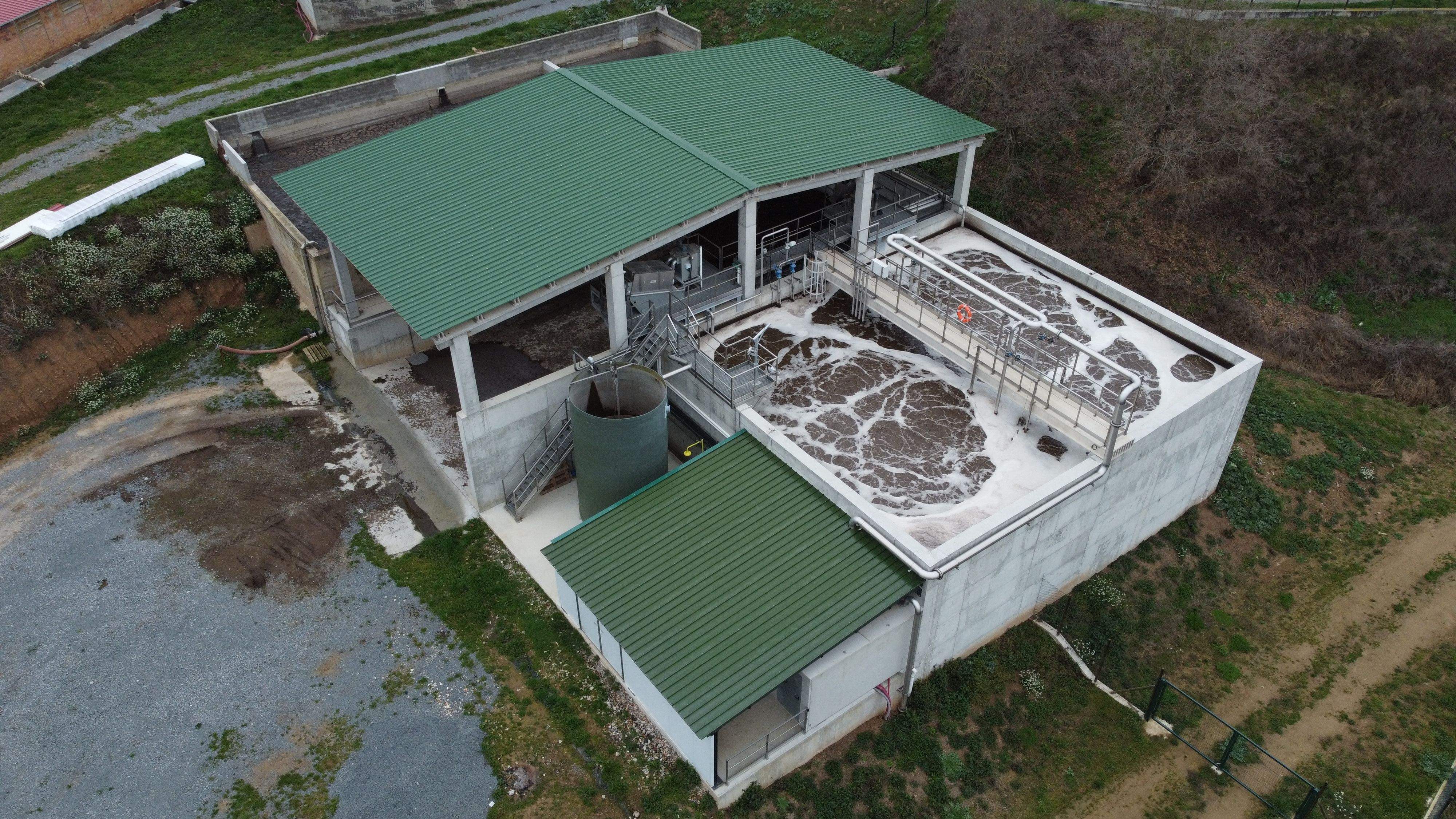 Planta de tractament d'aigües residuals disenyada i construïda per l'empresa Depurtech, de Tona (Barcelona)