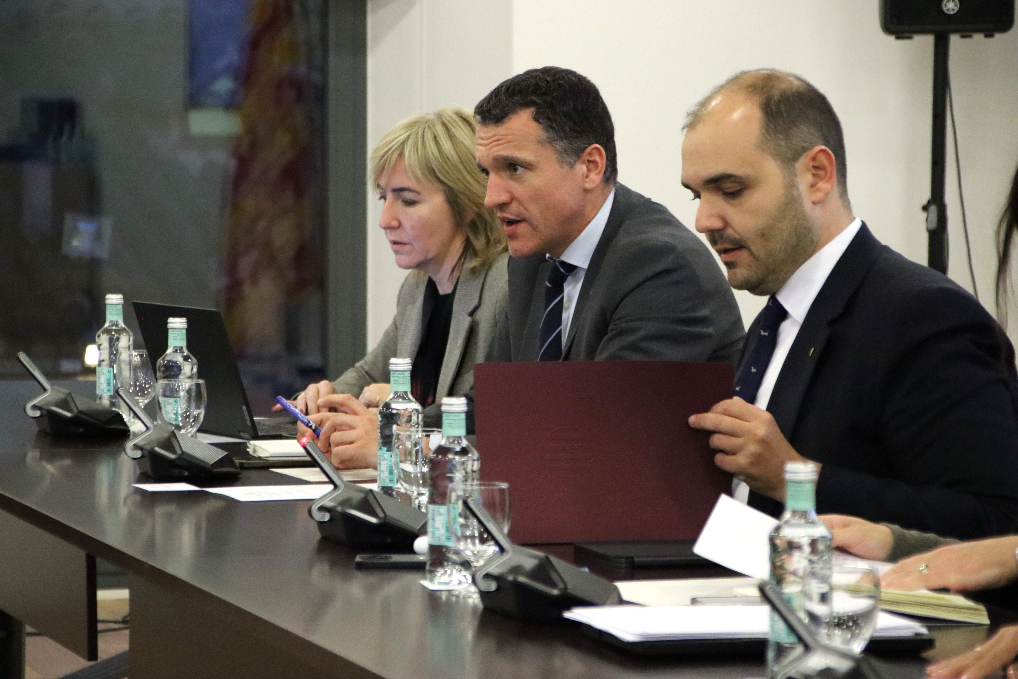 Govern y sector porcino pactan sacrificar 30.000 cerdos de la zona afectada por peste porcina