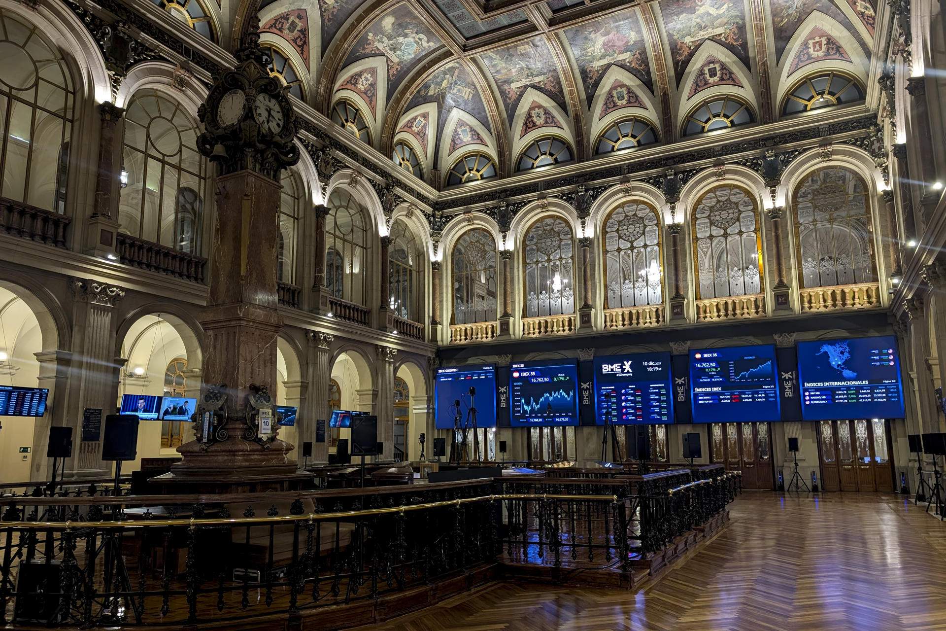 El Ibex-35 alcanza los 17.000 puntos por primera vez en su historia