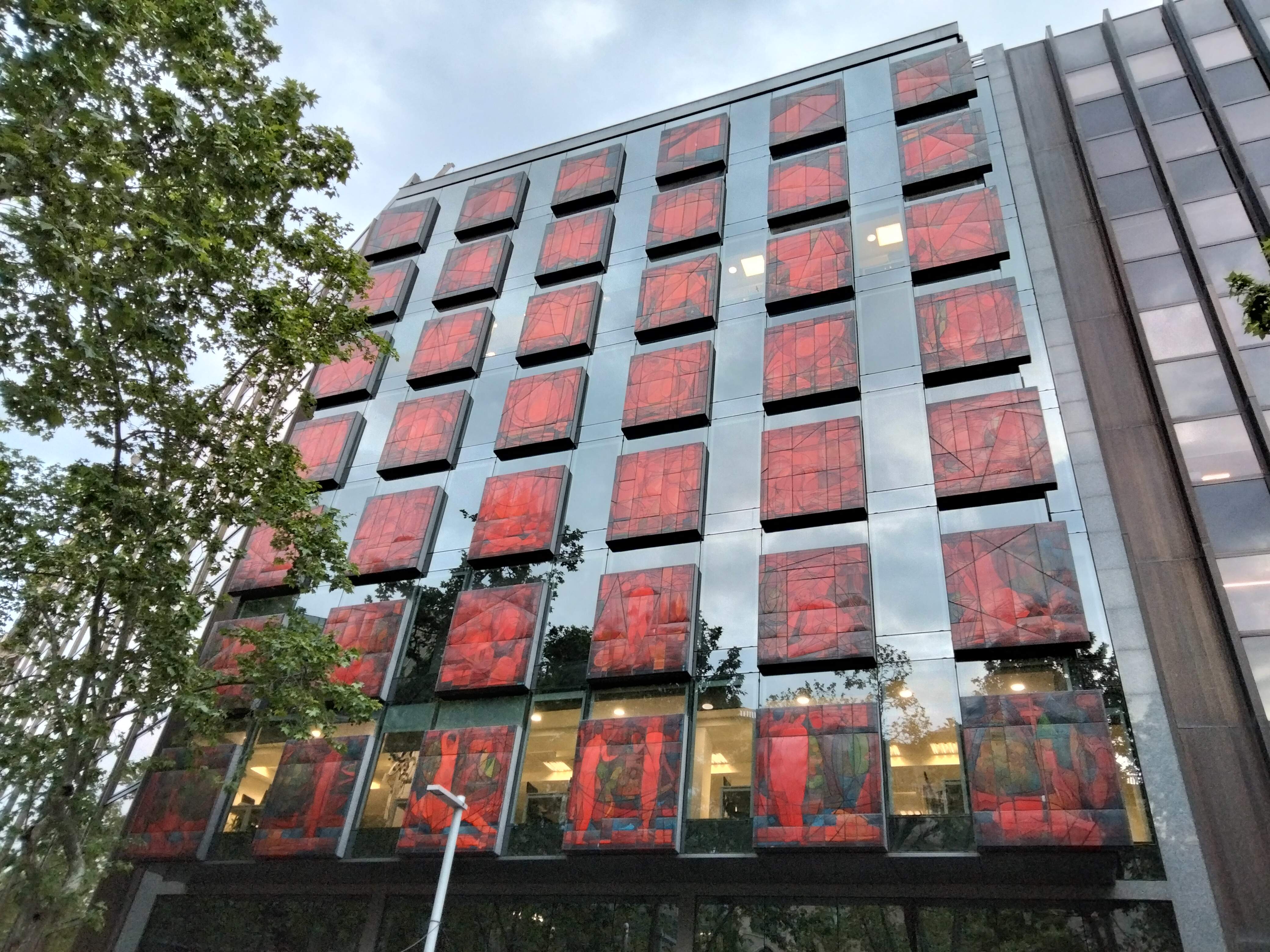 Banca March compra el antiguo edificio Zurich de la Diagonal como nueva sede en Catalunya