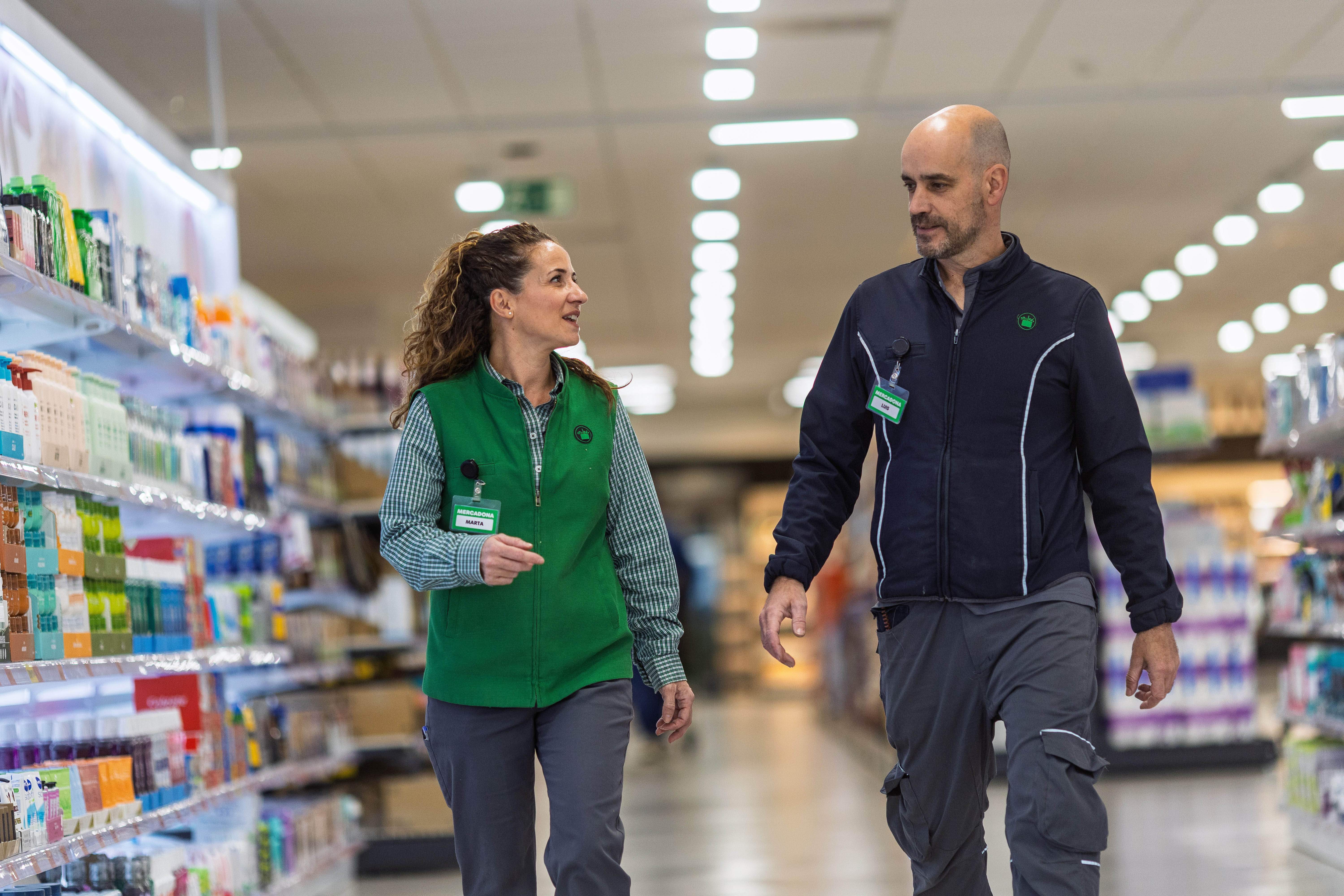 Mercadona da una semana de vacaciones más y una paga extra a sus 110.000 trabajadores