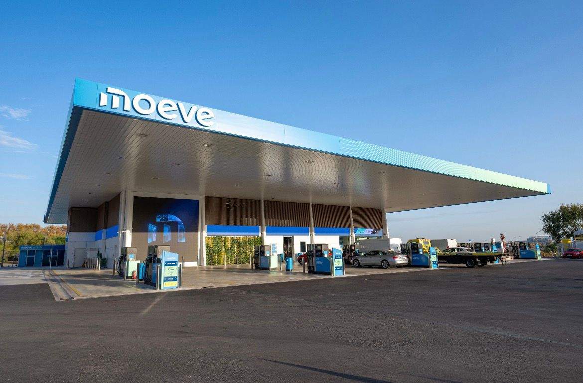 Moeve empezará 2026 con 500 estaciones de servicio transformadas