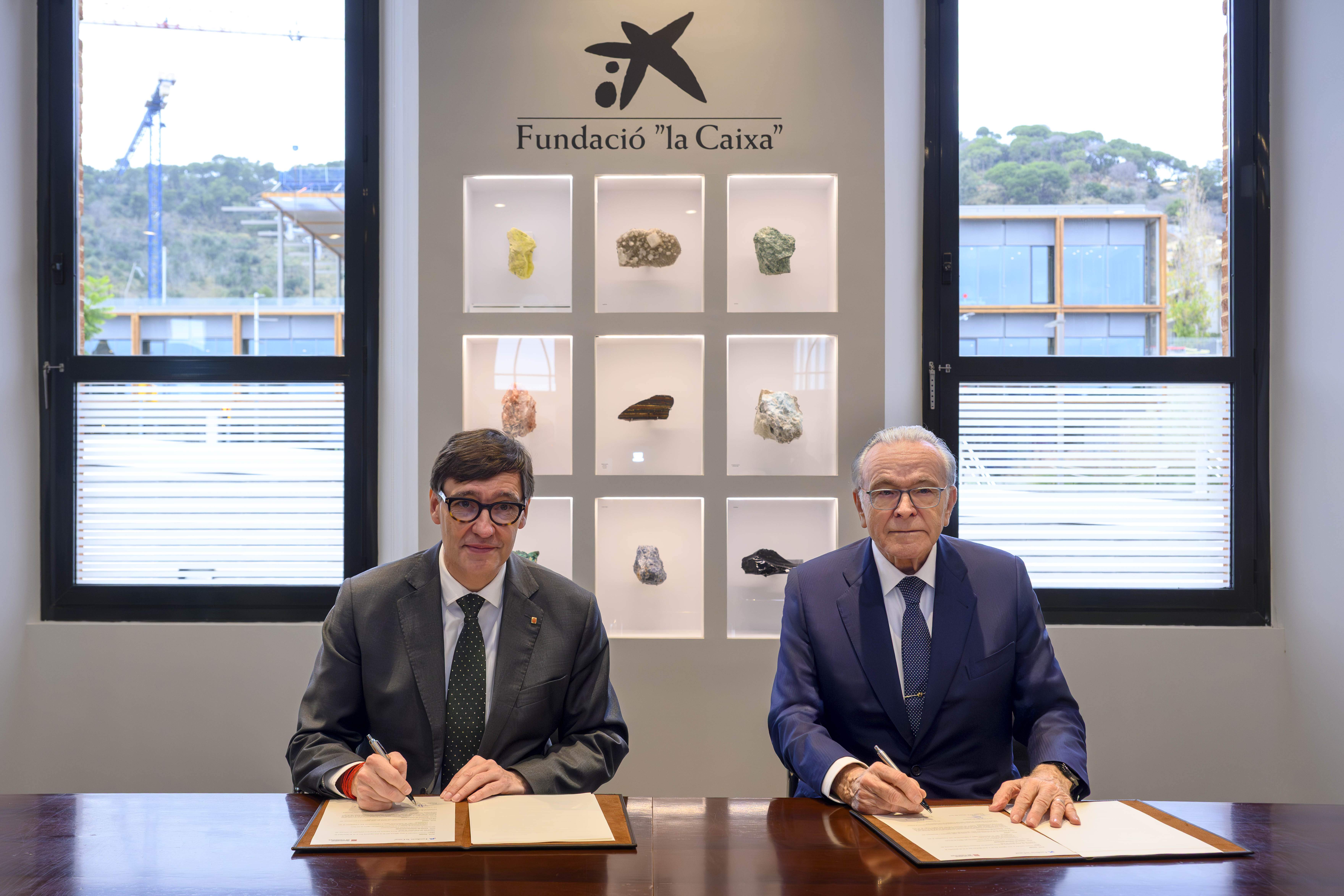 La Fundación la Caixa pacta con el Govern invertir 250 millones en acción social, cultural e investigación