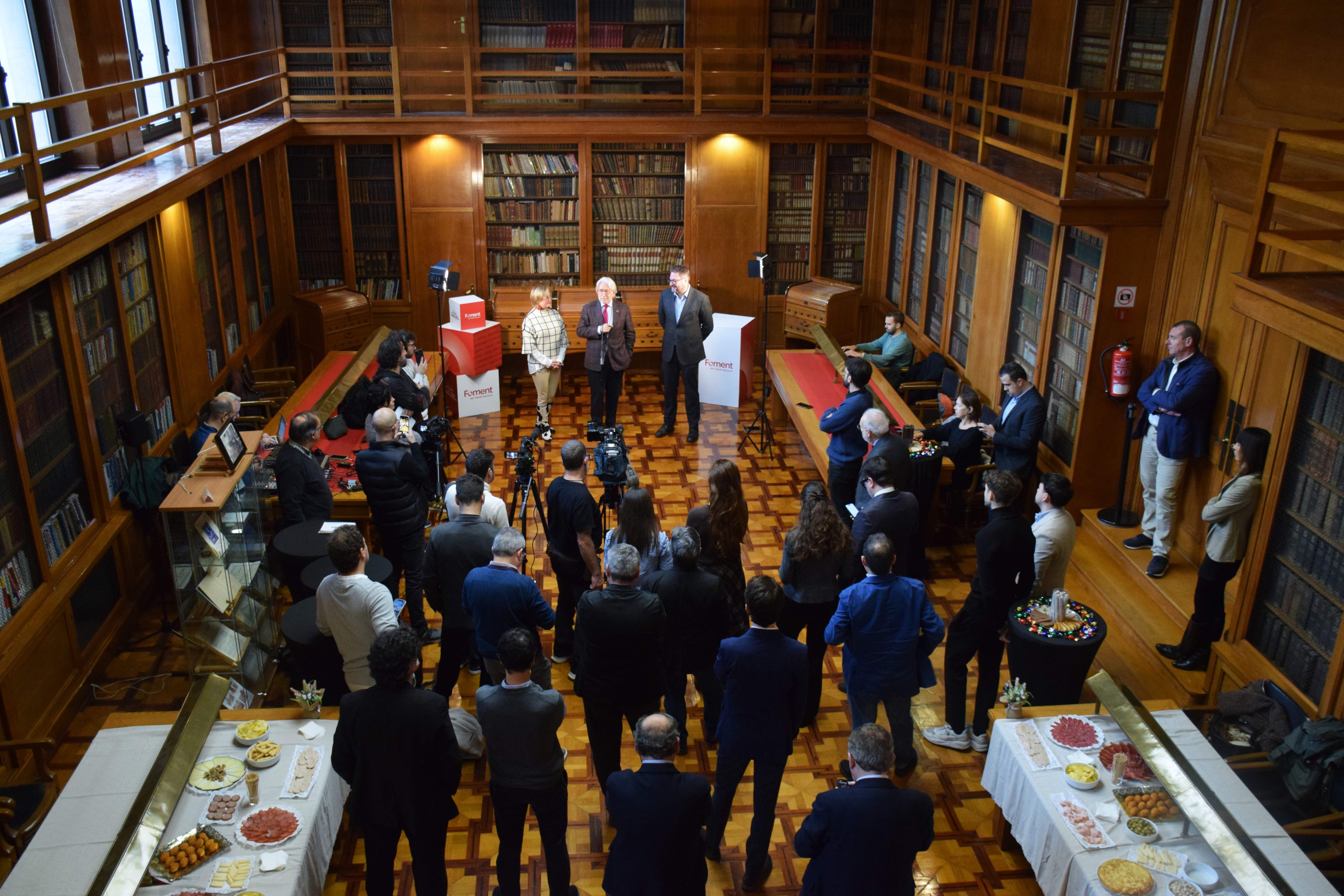 Josep Sánchez Llibre (Foment) denuncia "el ataque sin piedad" contra los propietarios de viviendas