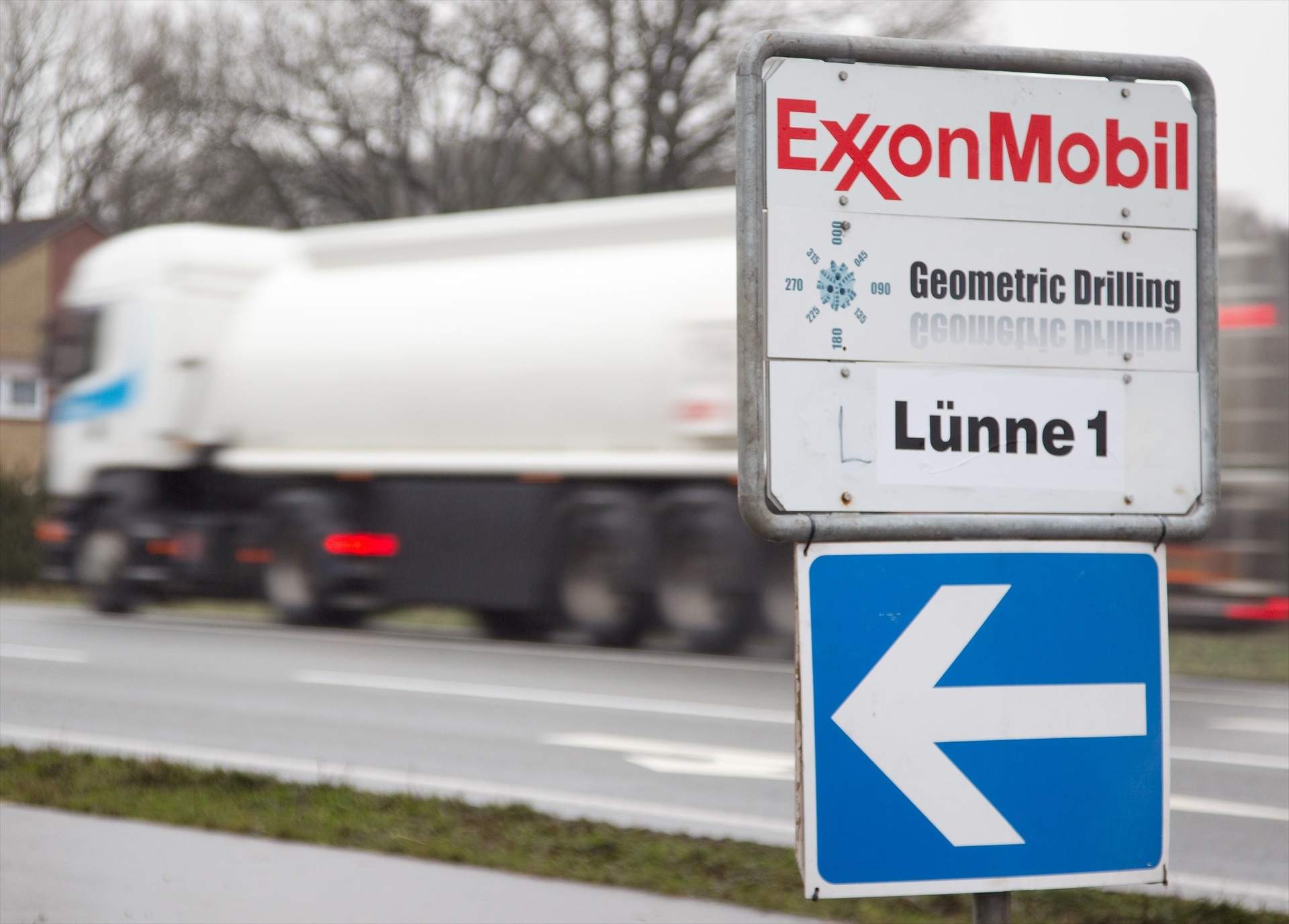 EuropaPress 4600959 filed 14 january 2011 luenne general view of sign reading exxon mobil (2)