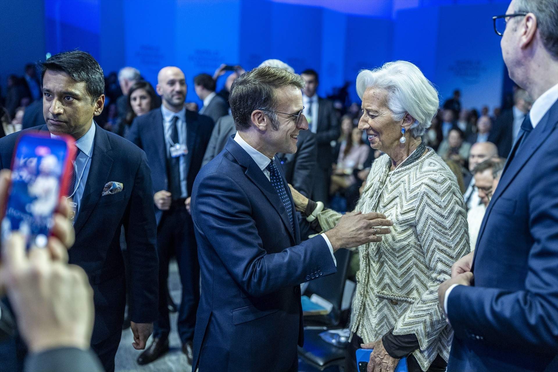 Lagarde alerta desde Davos: la IA no puede ser "terrible" para los jóvenes como las redes sociales