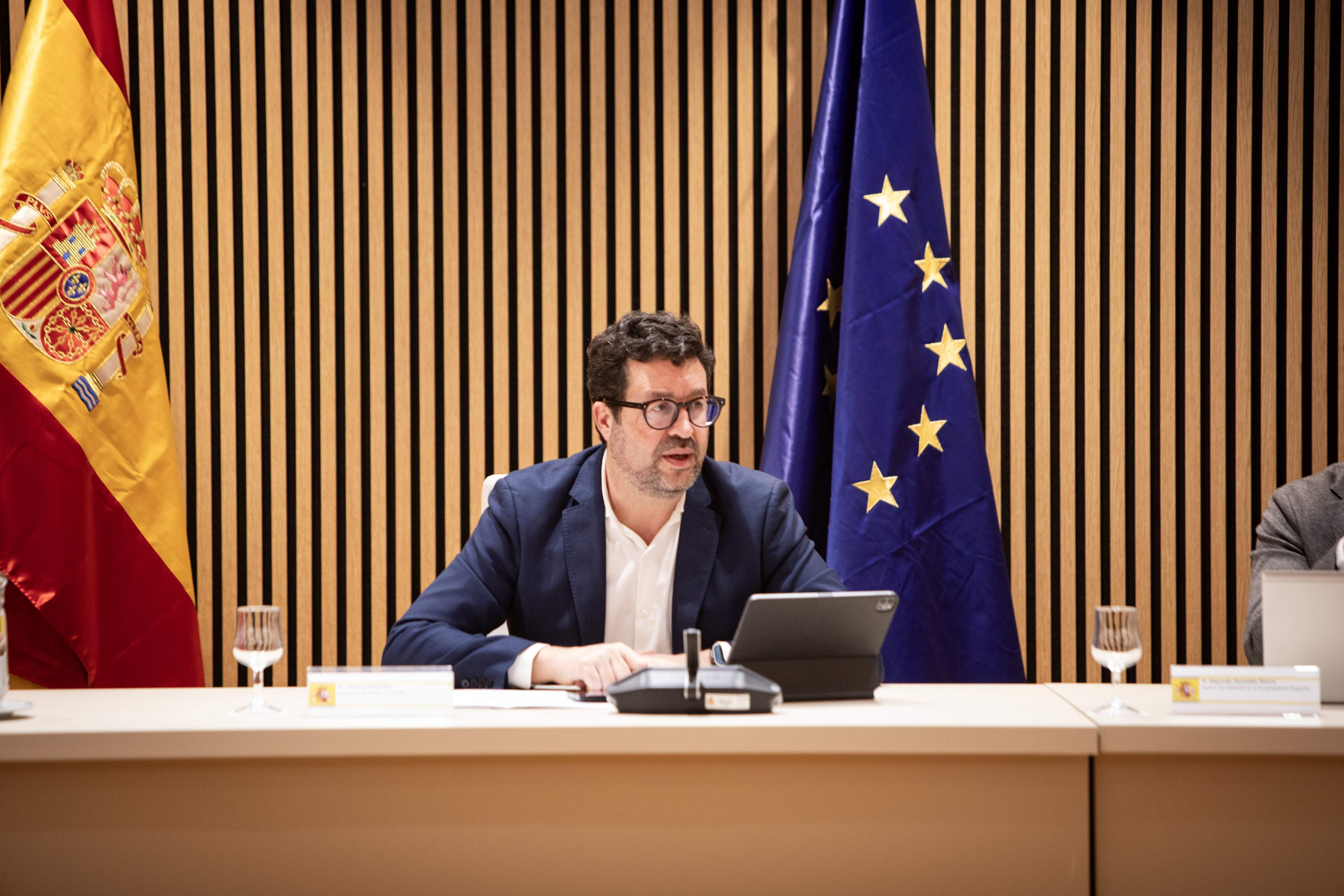 El Gobierno ofrece "compensaciones" para las empresas con más trabajadores cobrando el SMI