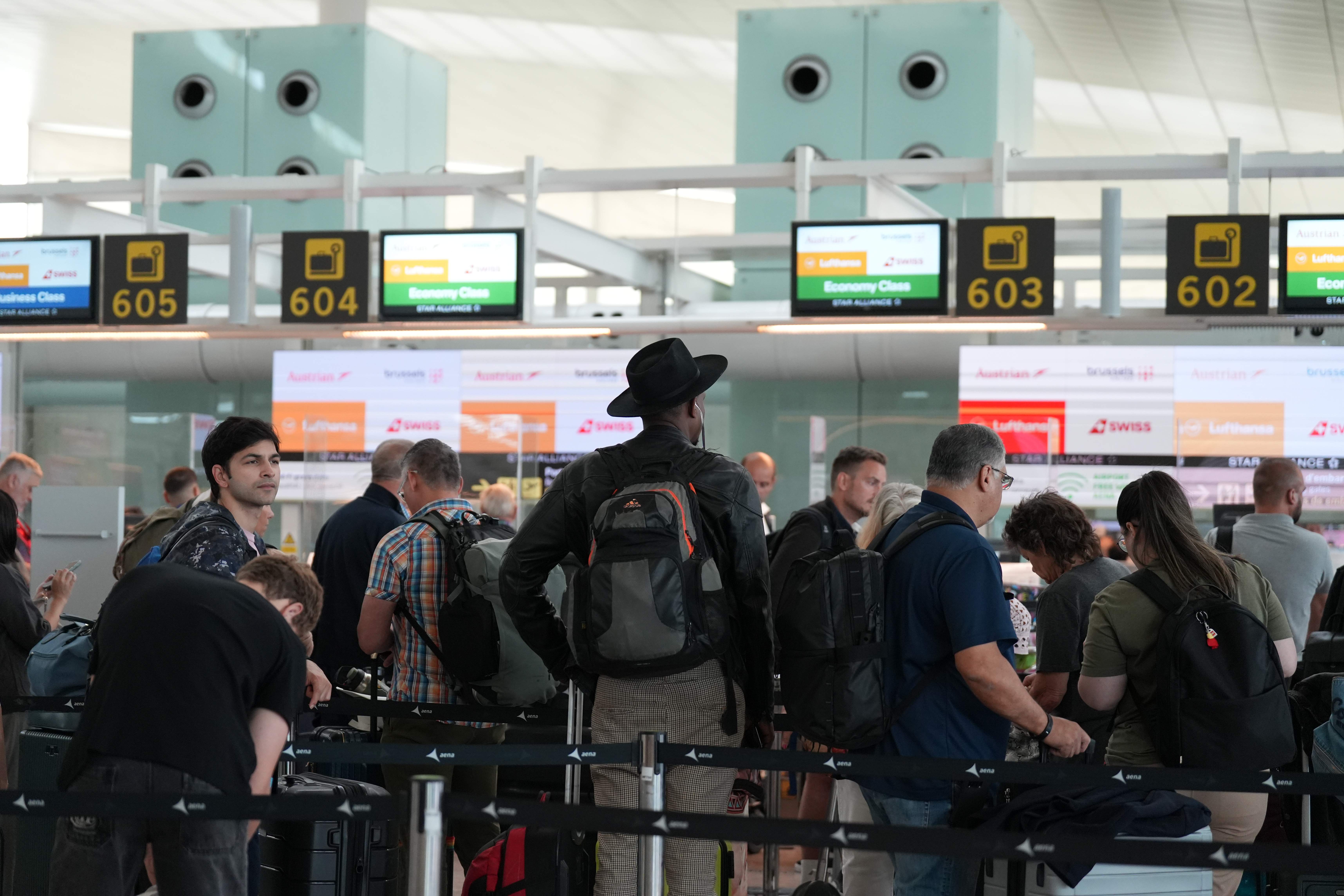 Los problemas de la alta velocidad Barcelona-Madrid disparan el precio de los billetes de avión