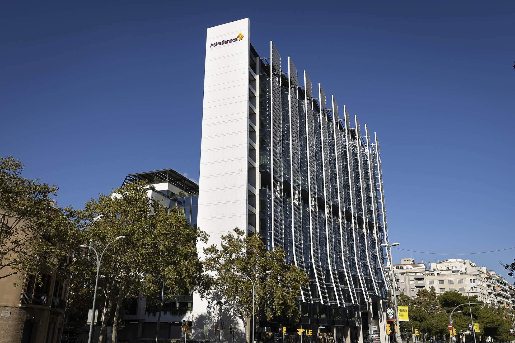 InmoCaixa compra Estel, el edificio de oficinas más grande de Barcelona, por 385 millones