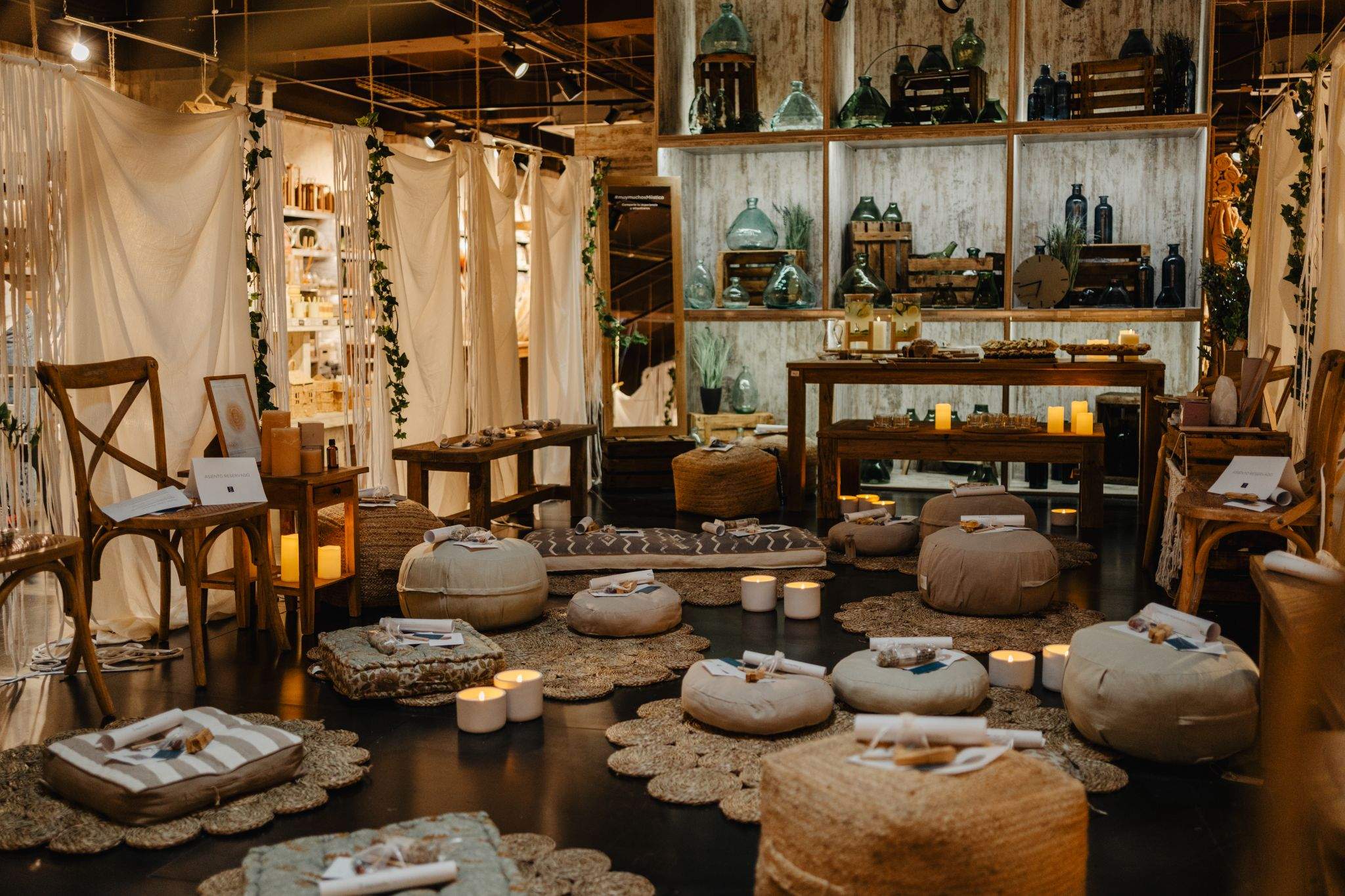 Artículos de decoración y muebles de la cadena Muy Mucho