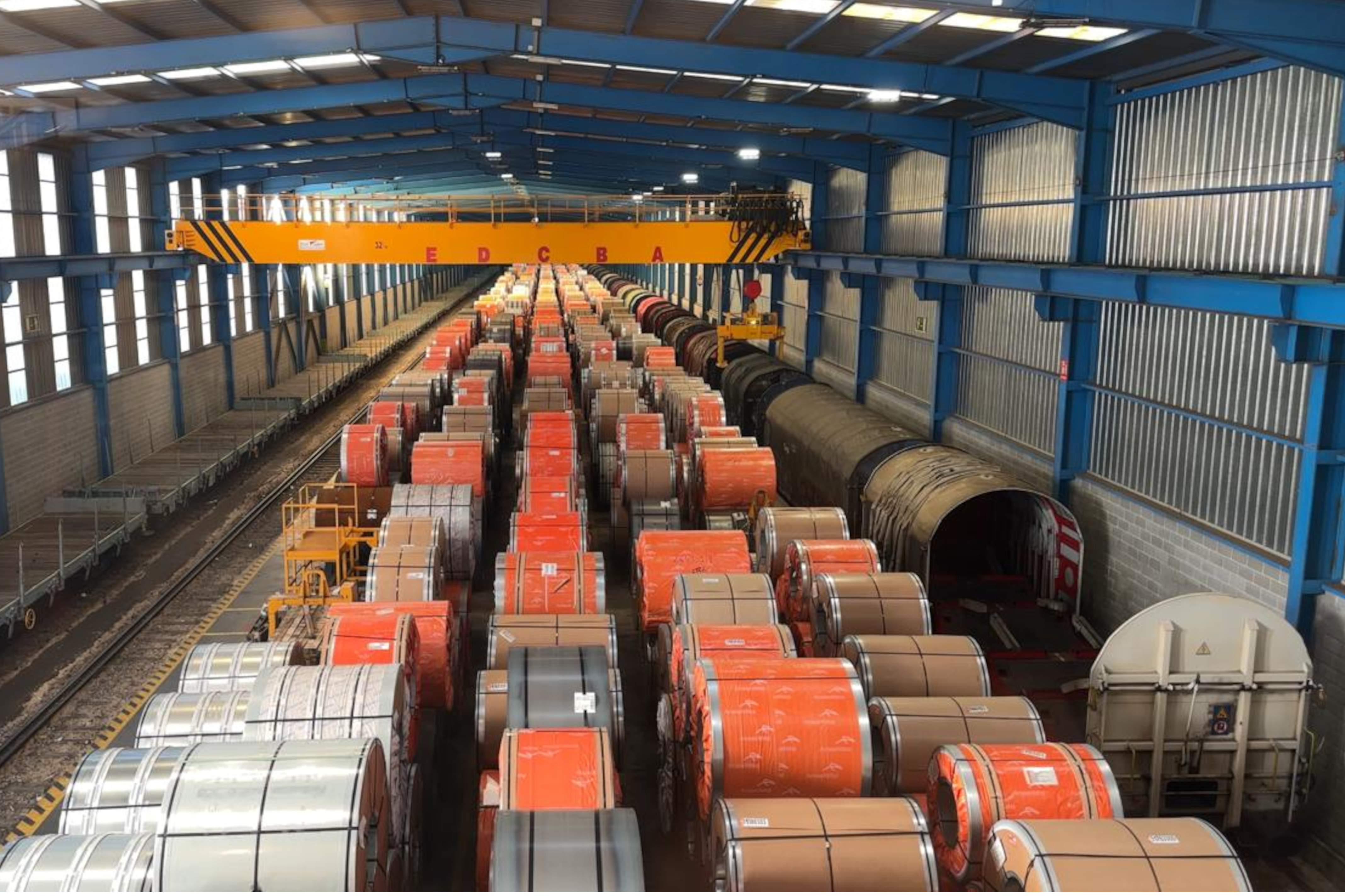 Caos ferroviari: 23.000 tones d’acer estan immobilitzades a Portbou pel tall al túnel de Rubí