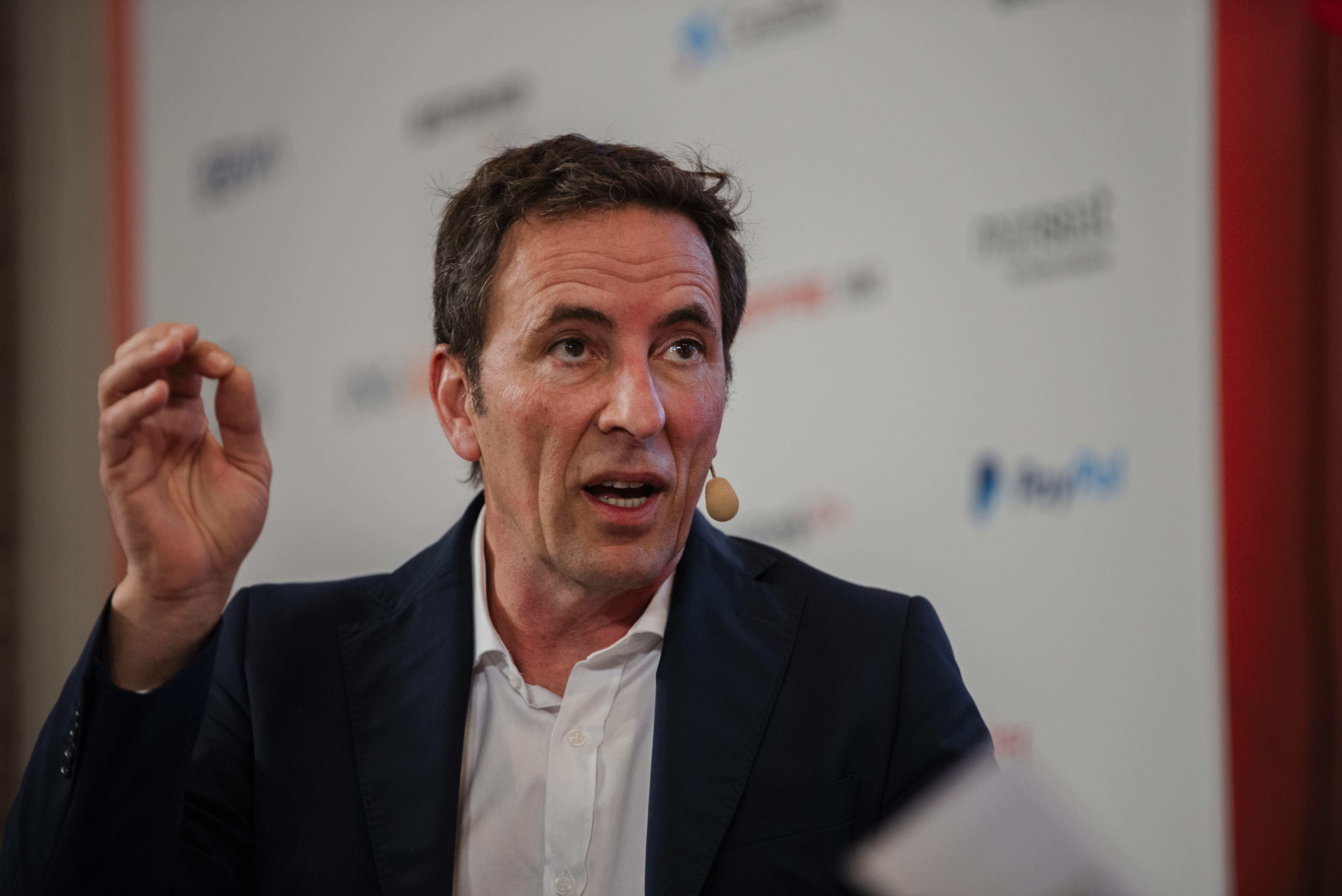 El Sabadell reorganiza su negocio en España tras la salida de González-Bueno