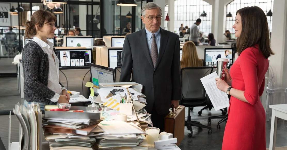 Anne Hathaway y Robert De Niro en una escena de 'El becario' (The Intern). Foto: Waverly Films