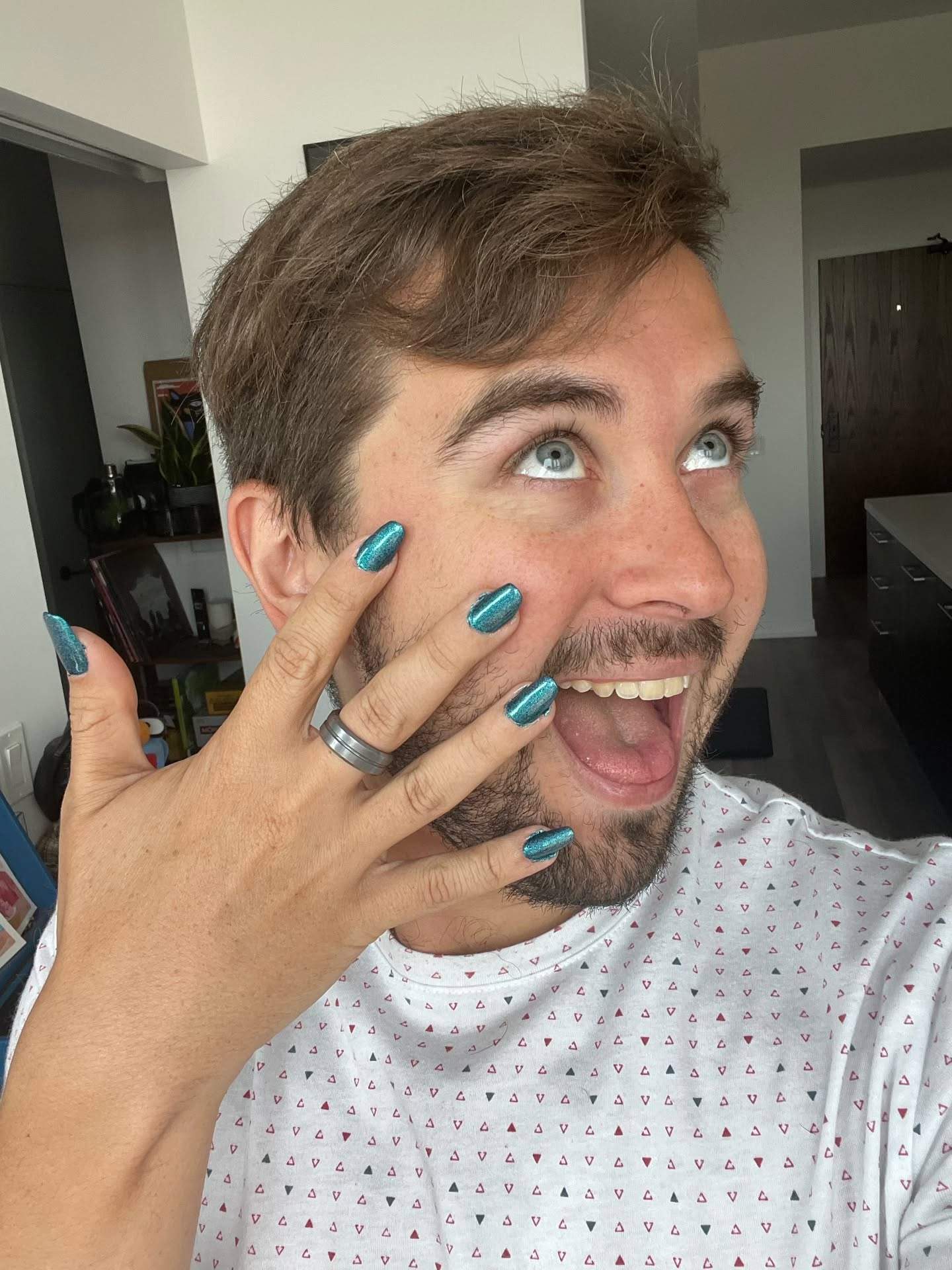 El negocio de los esmaltes de uñas, al alza: uno de cada diez hombres ya se las pinta