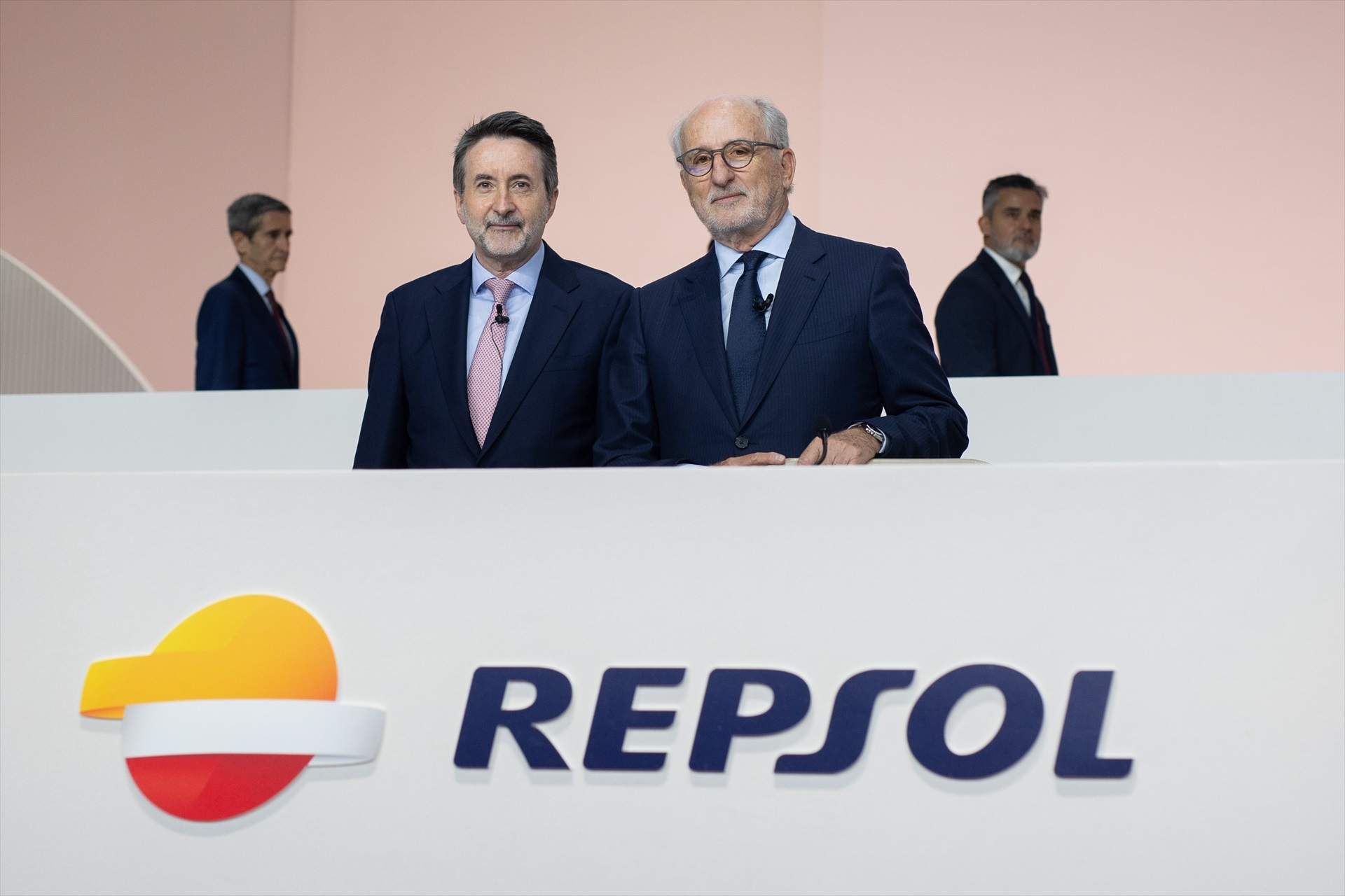 Repsol guanya 1.899 milions, un 8% més, malgrat l'apagada i la caiguda del preu del petroli