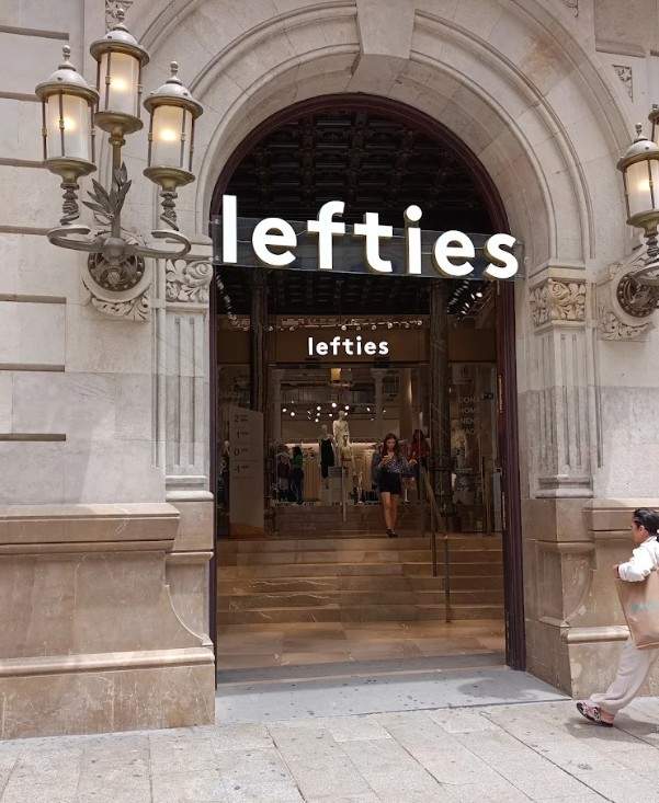 Tienda de la marca Lefties (Inditex) en Barcelona