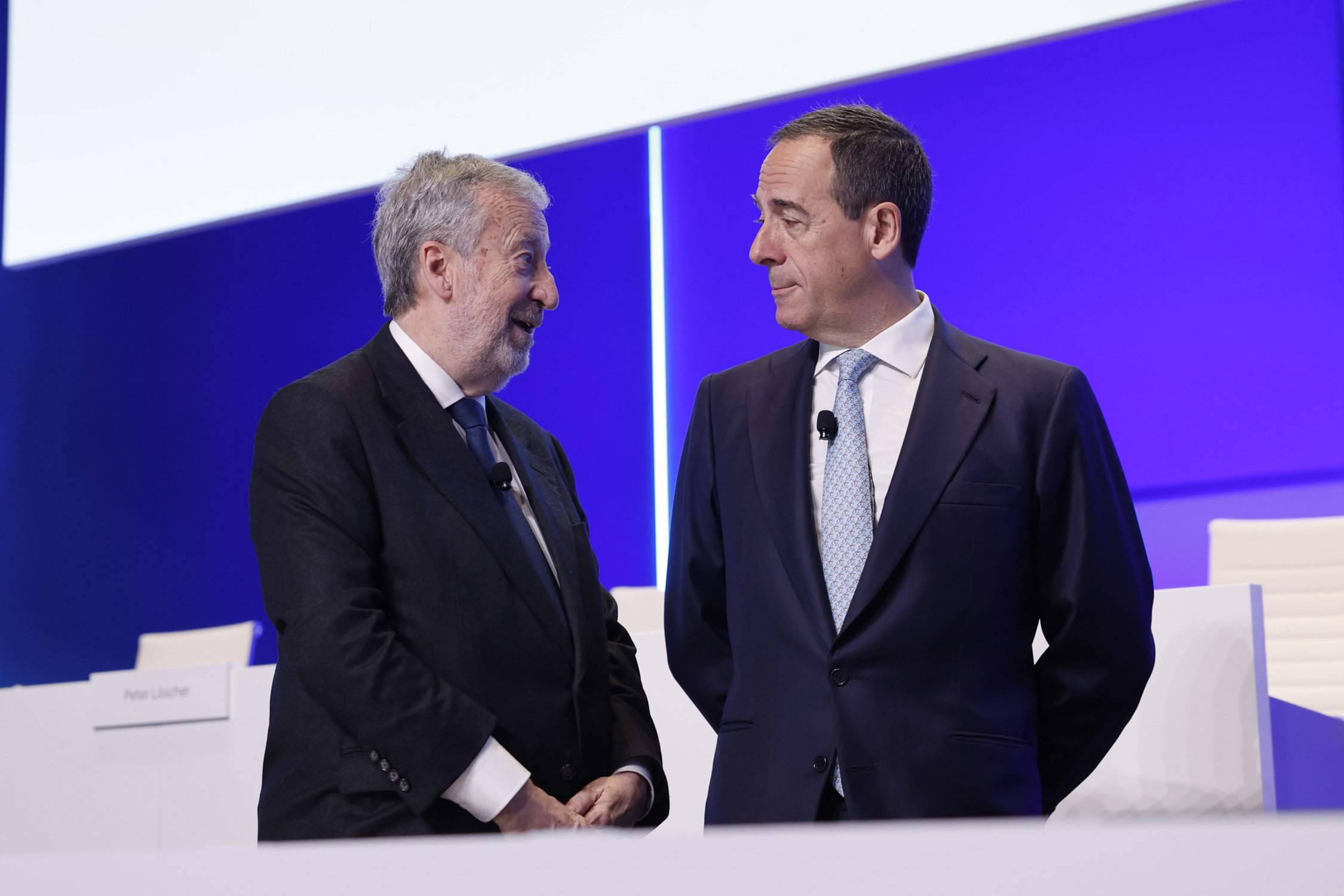 La junta de CaixaBank reelige a Muniesa hasta 2030 y aprueba el dividendo de 0,5 euros por acción