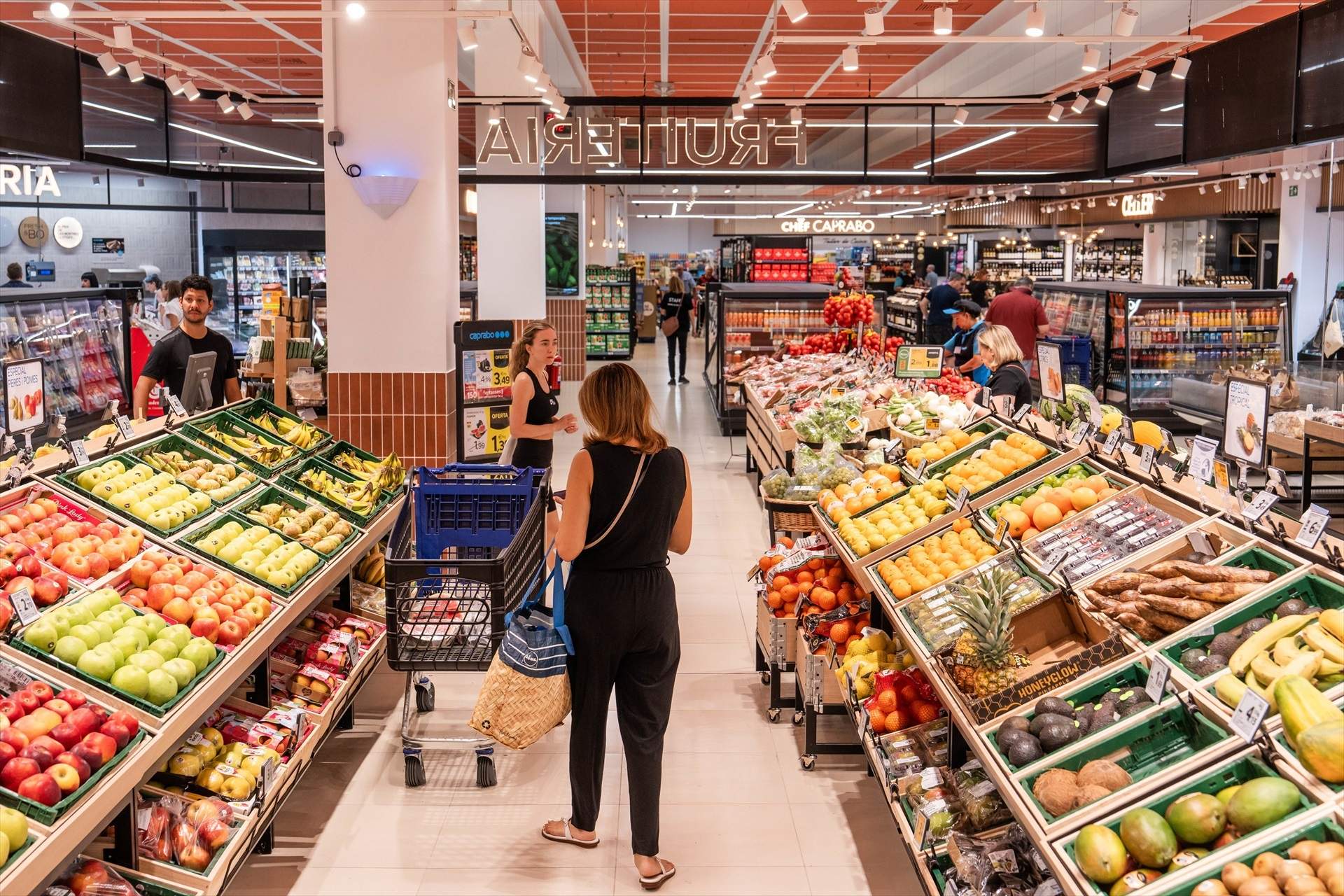 El ahorro en los hogares baja al 12% de la renta disponible