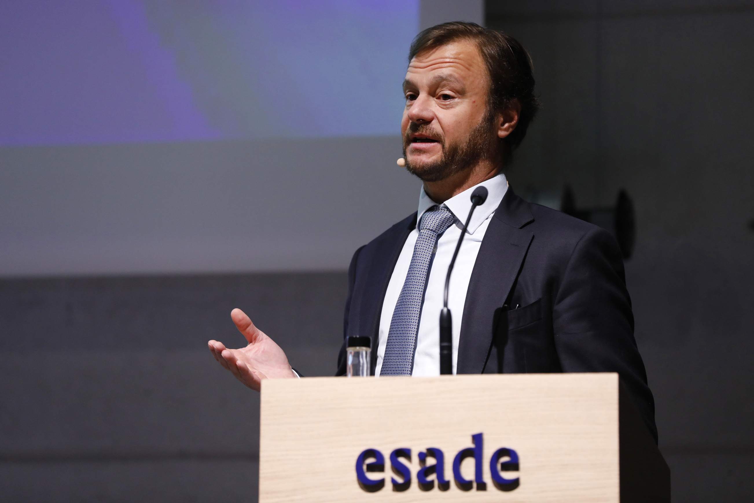 Almirall someterá a la junta una ampliación de capital y dividendos de 40 millones