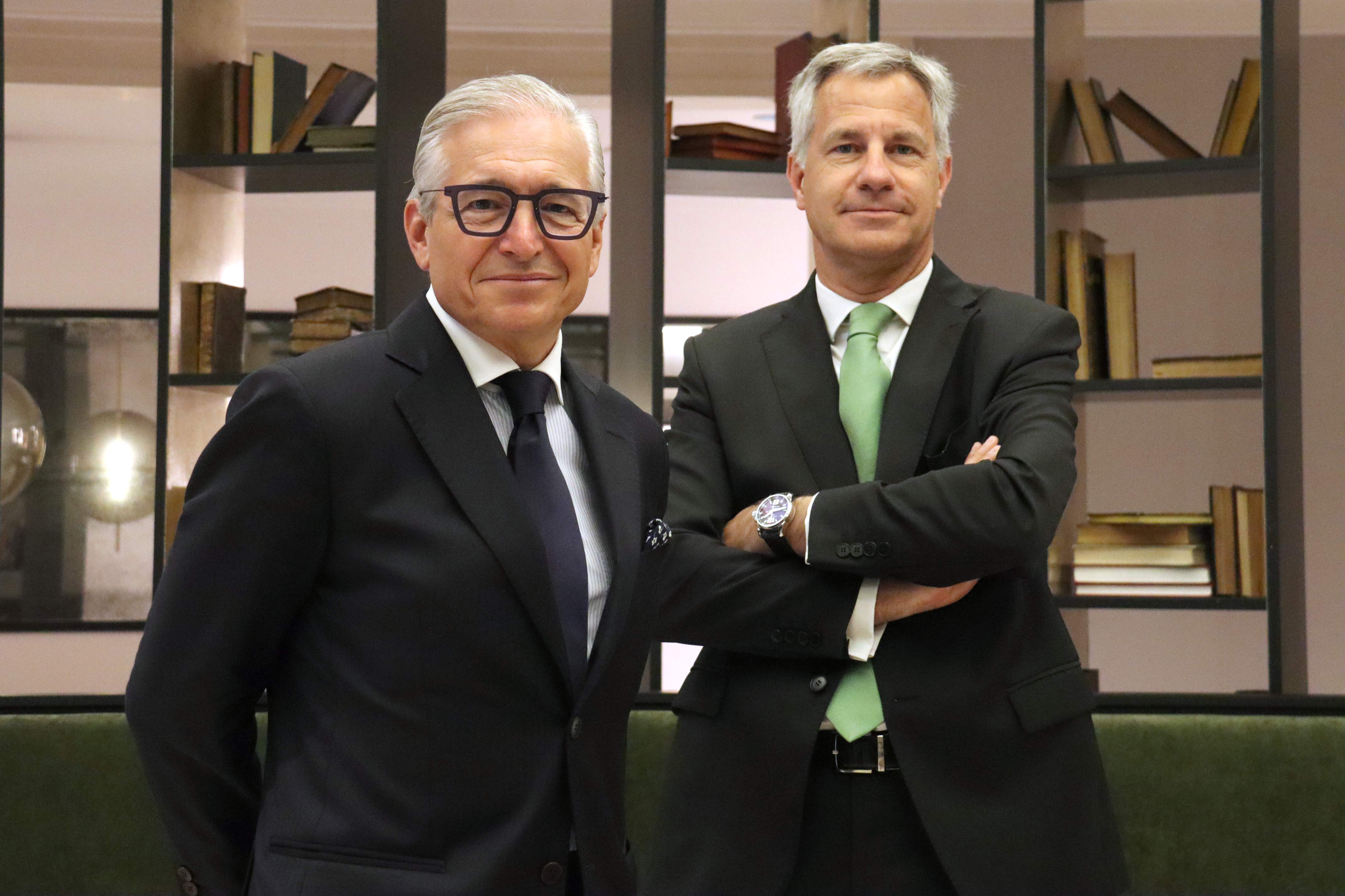 El presidente de Renta Corporación, Luis Hernández de Cabanyes, y David Vila, consejero delegado saliente. Aina Martí / ACN