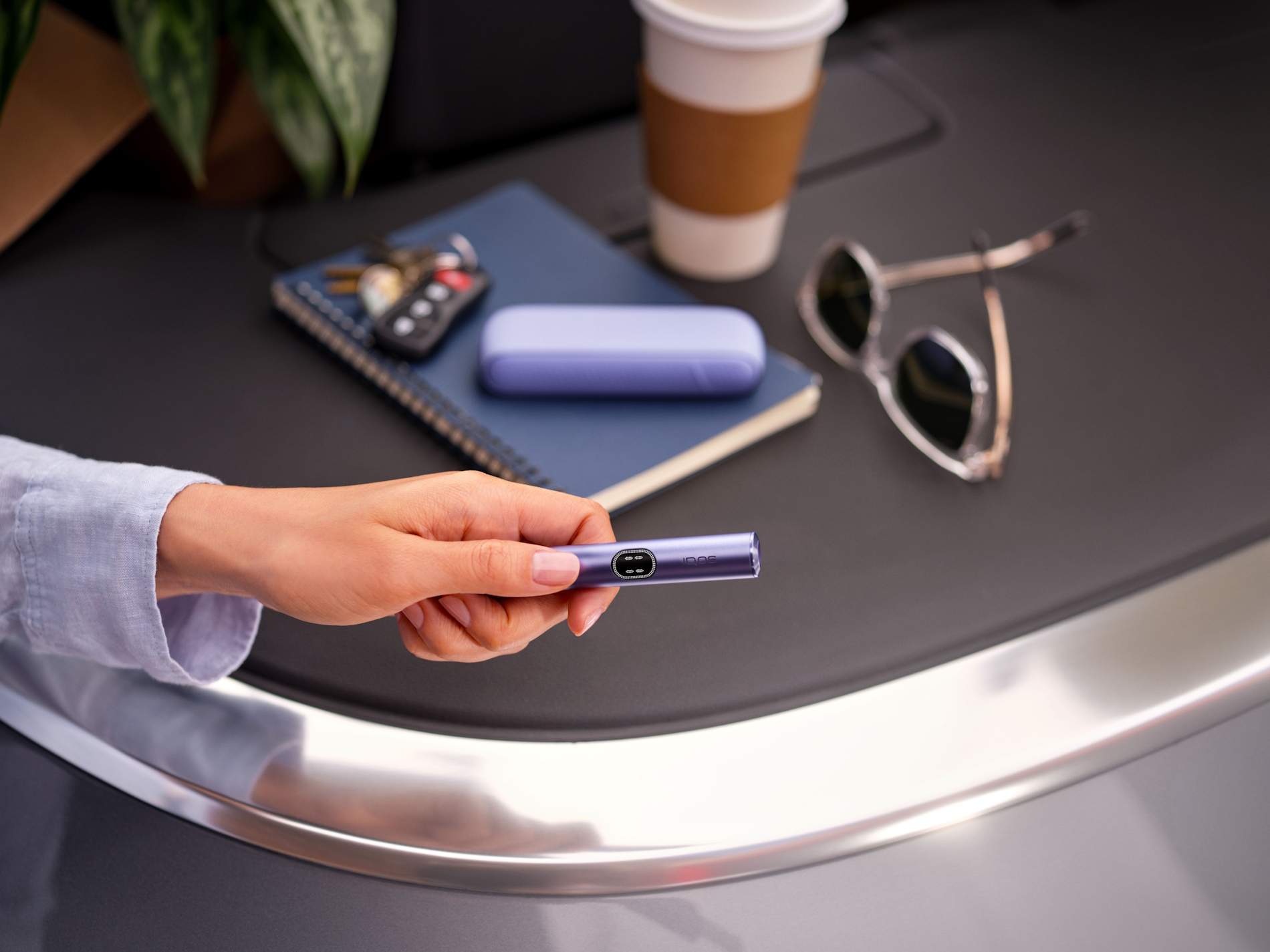 IQOS ILUMA i Electric Purple, un detalle para madres con actitud