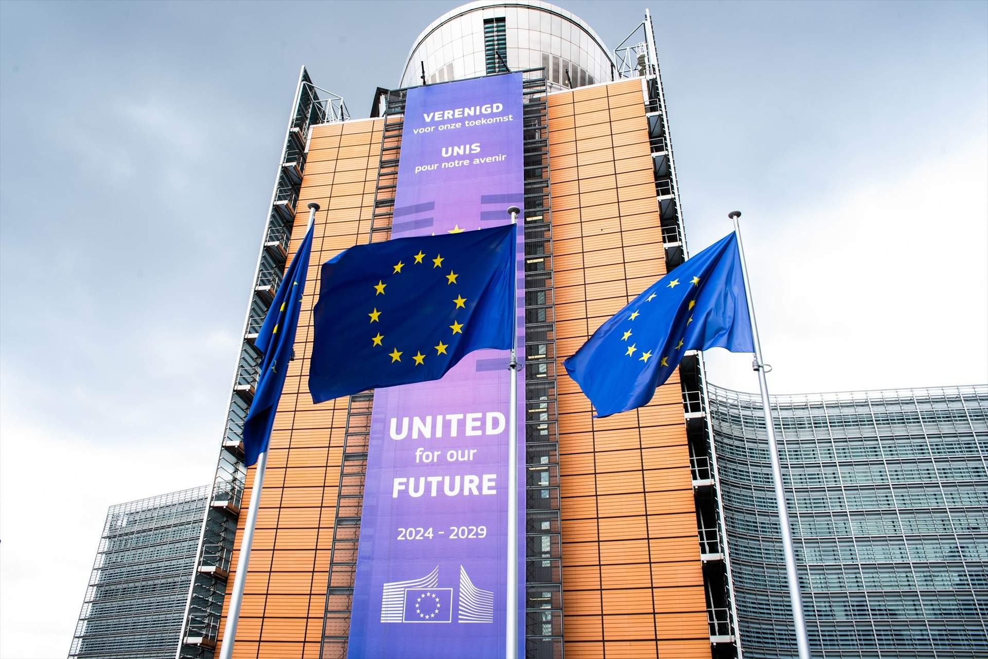 Bruselas pide una multa a España por no cumplir con la normativa de infraestructuras críticas