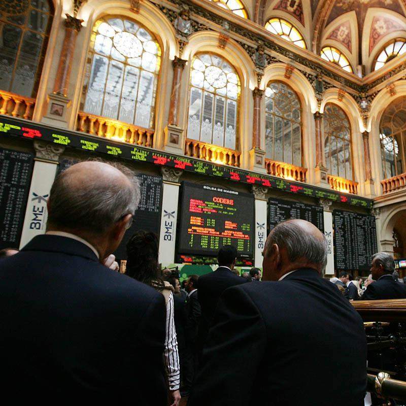 L'Ibex-35 reconquereix els 18.100 punts i acumula una pujada anual del 4,6%