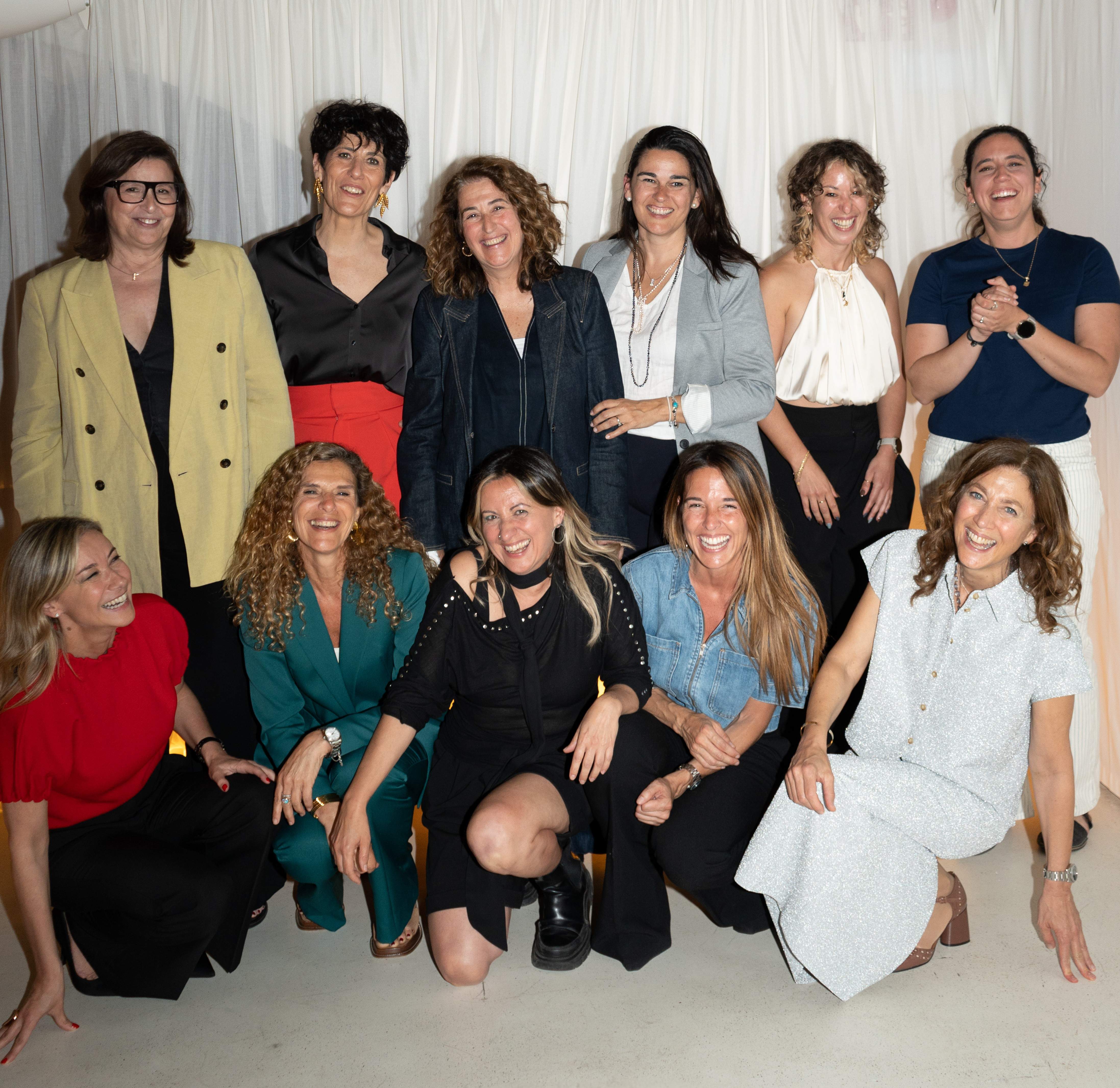 Juno House es renova i impulsa (In)visibles per connectar talent femení amb el poder