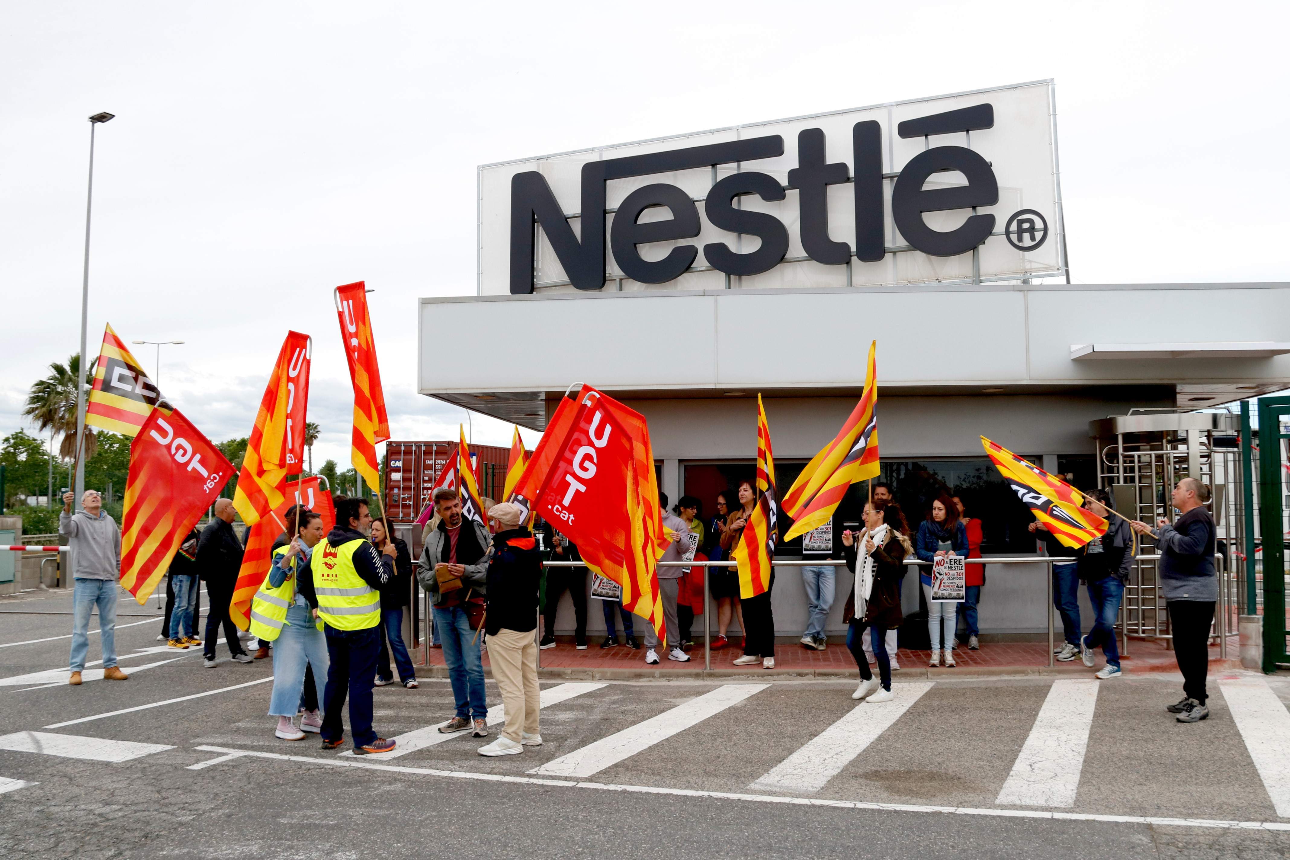 Treballadors de Nestlé de Reus i Girona es concentren en contra de l'ERO