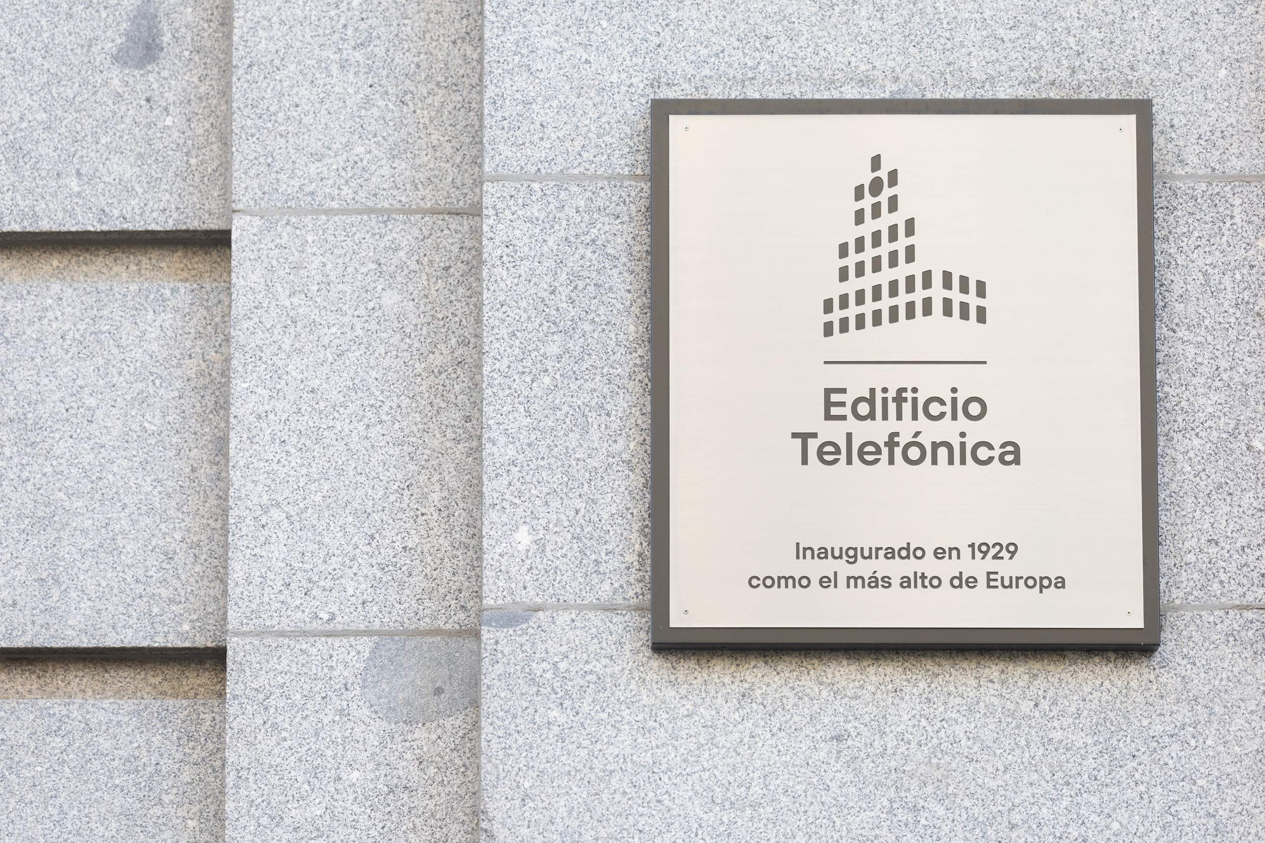 Fachada edificio telefonica gran via madrid