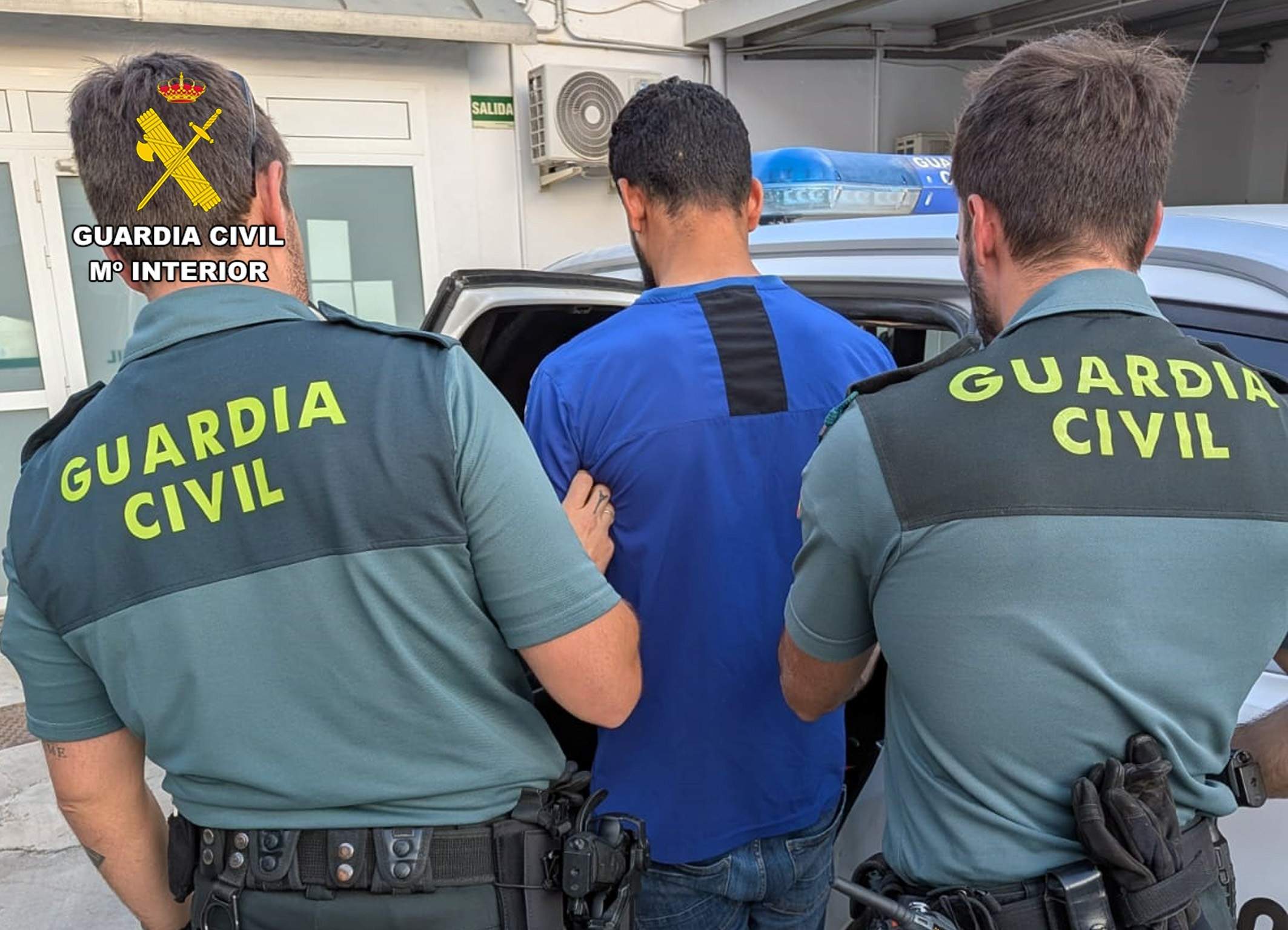 EuropaPress 7534149 detenido custodiado dos agentes guardia civil