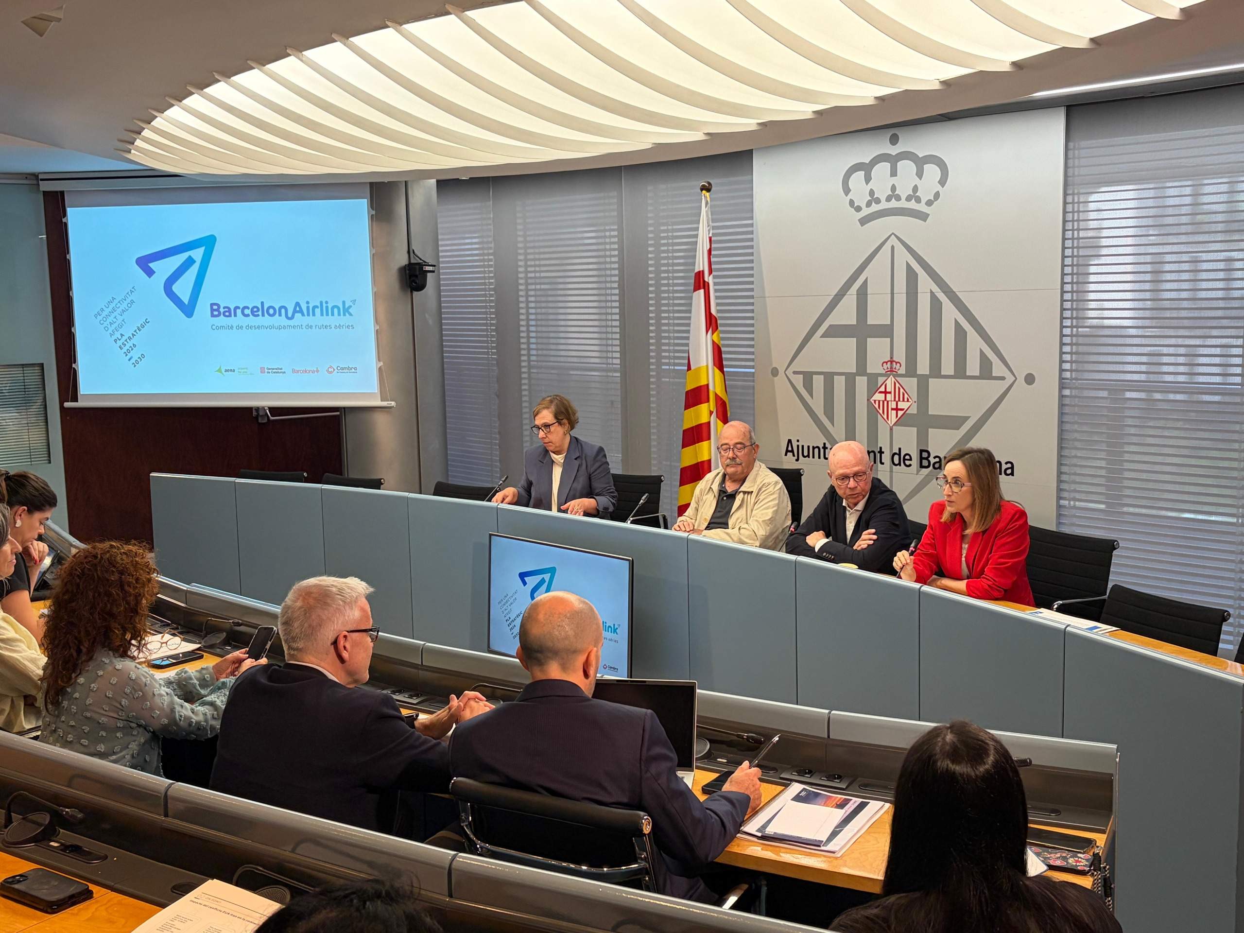 L'aeroport del Prat vol créixer amb més de 70 noves rutes intercontinentals