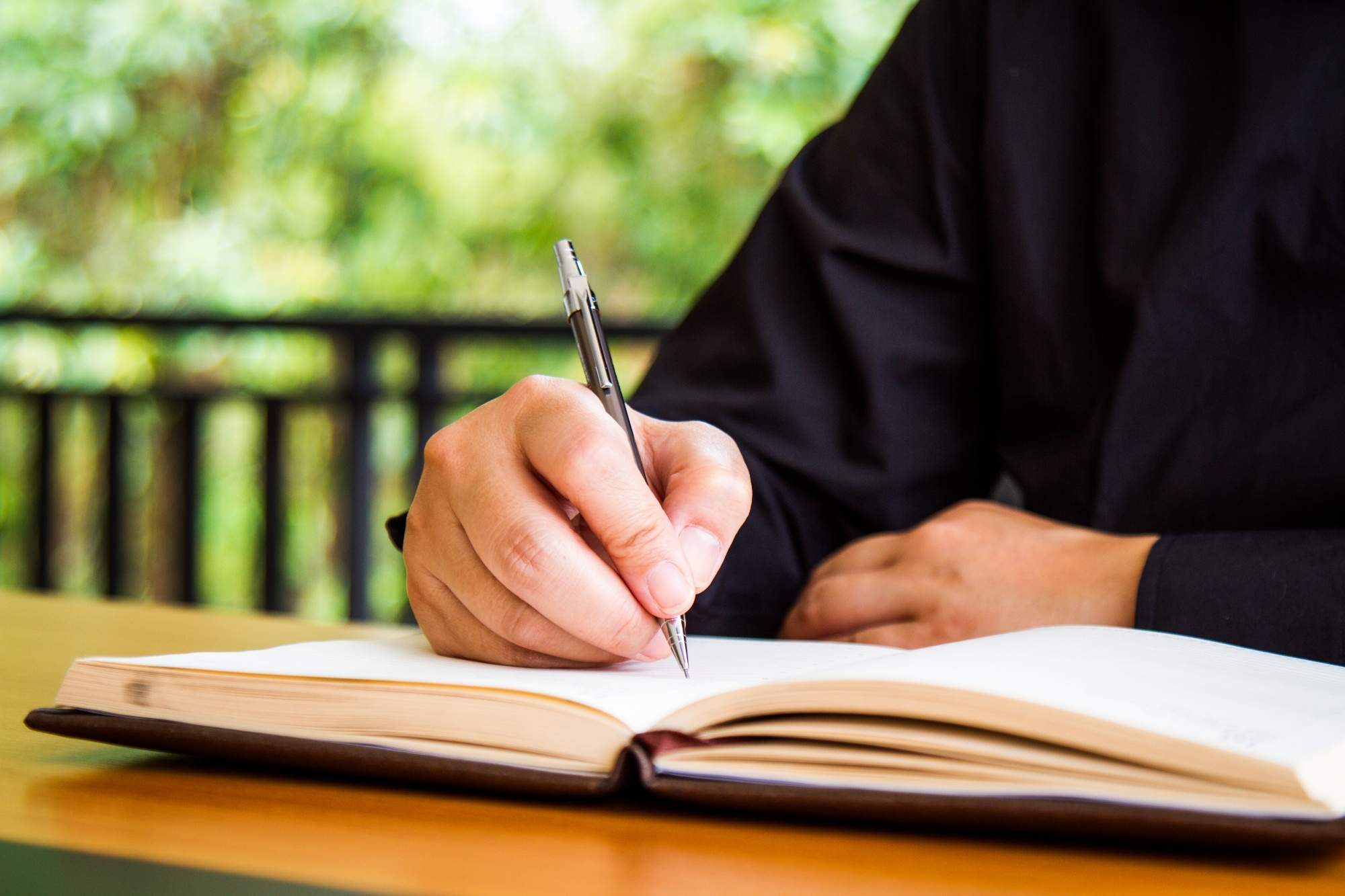 La IA ja escriu novel·les, corregeix manuscrits i amenaça de canviar l'ofici d'autor