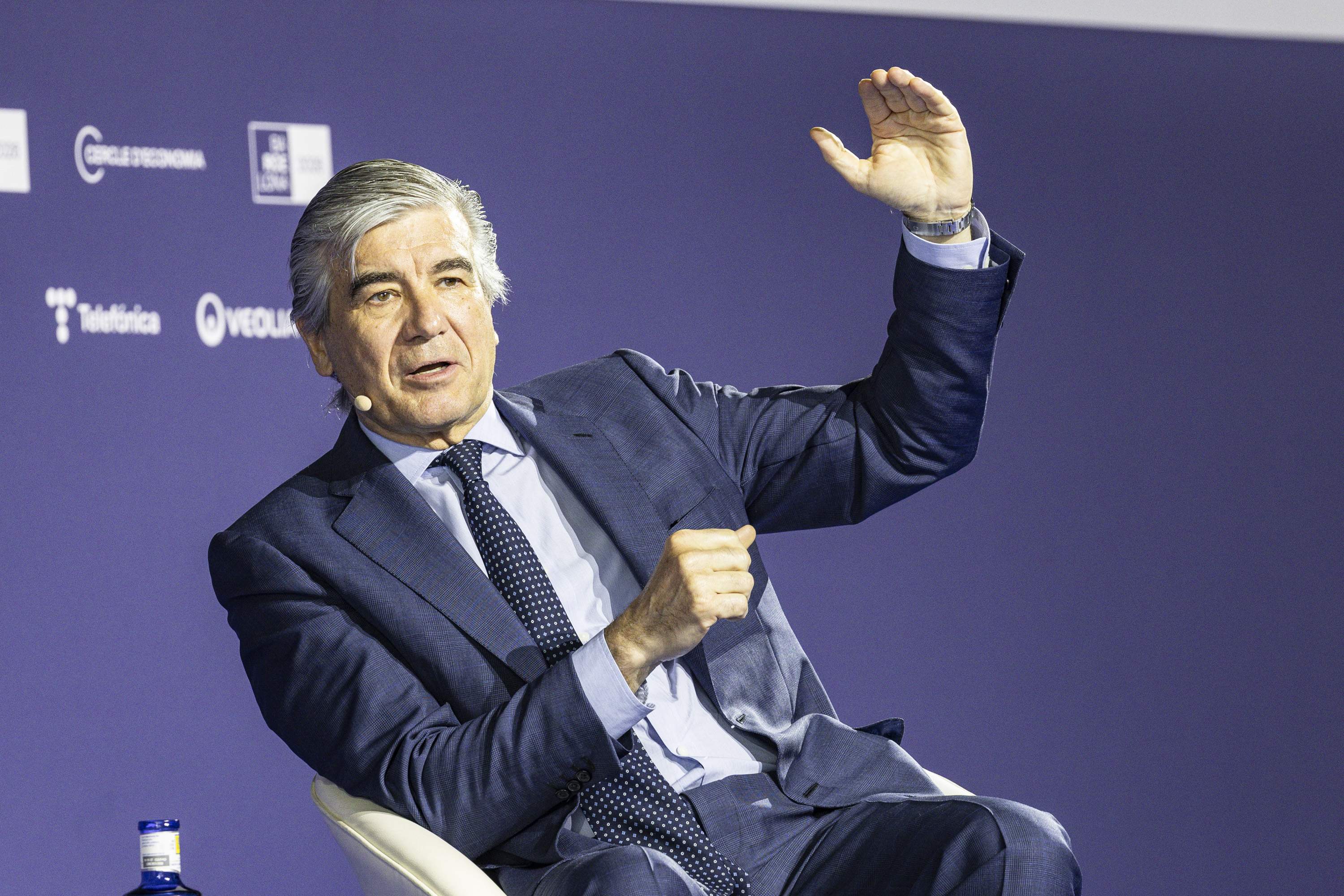 Naturgy guanya un 6% més fins al juny, millora previsions i aprova dividend