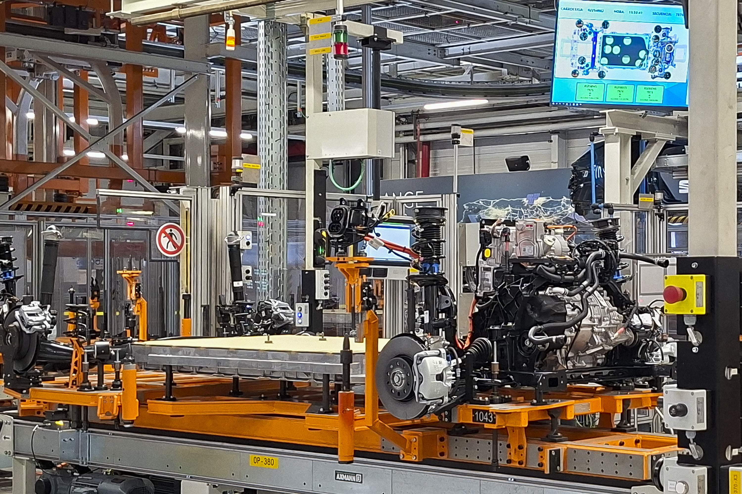 Plataforma y bateria para la producción del Cupra Raval, en Martorell