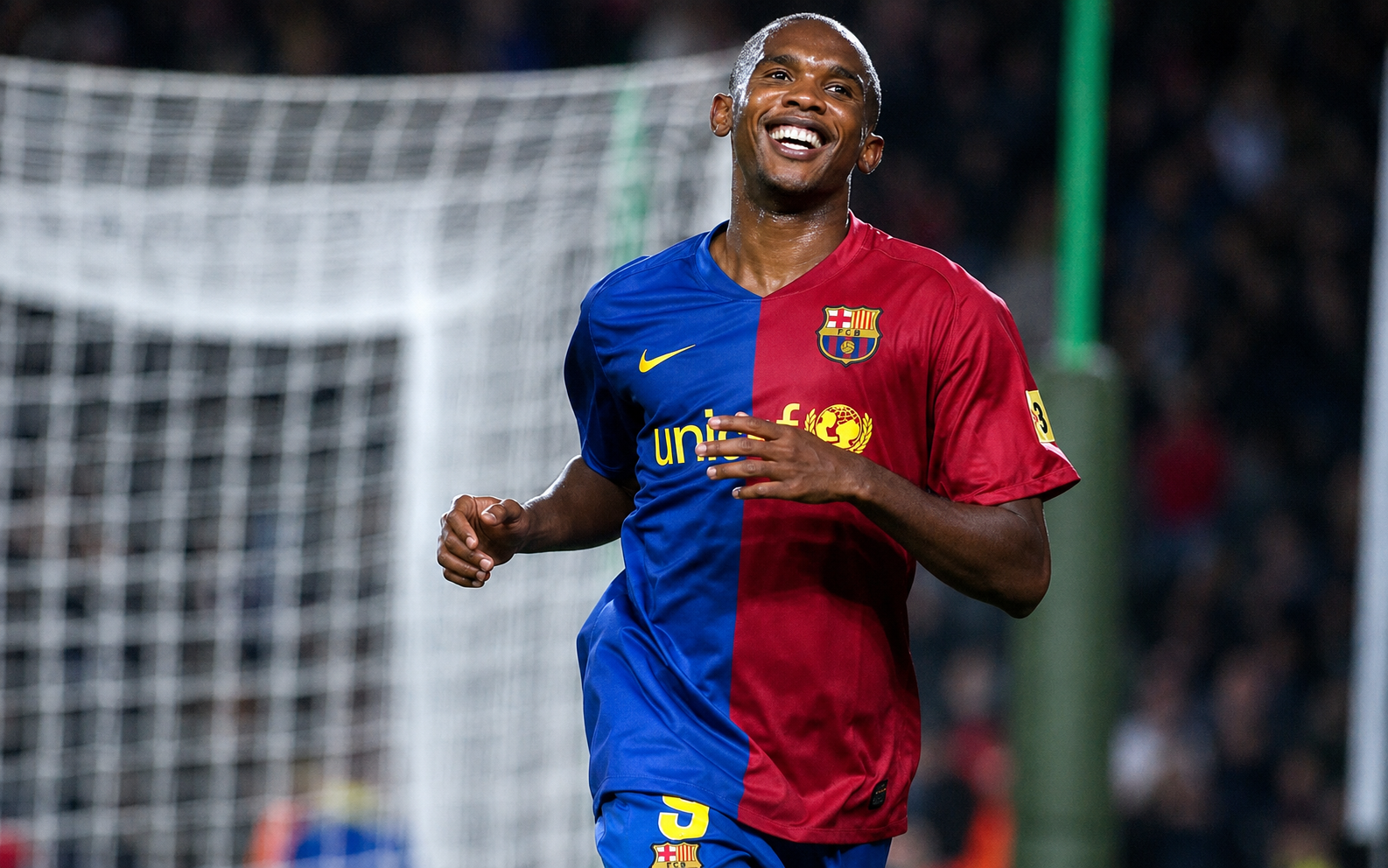 Samuel Eto'o marca un gol a Hacienda