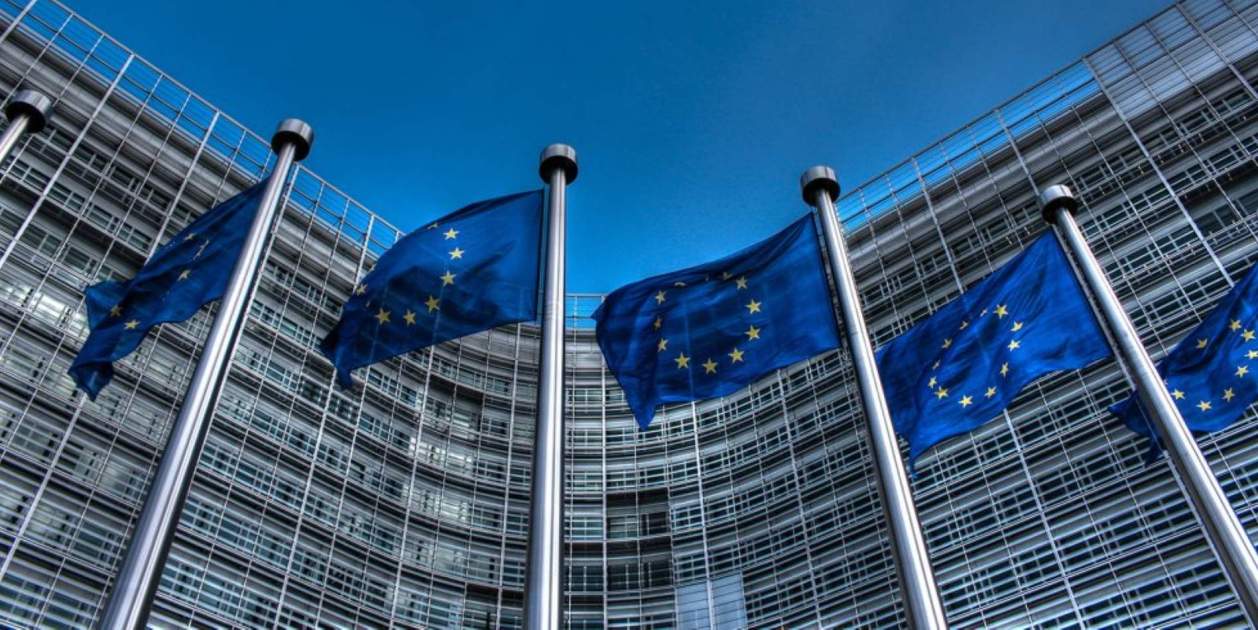 La UE obliga desde hoy a identificar los contenidos generados por inteligencia artificial - El Nacional.cat