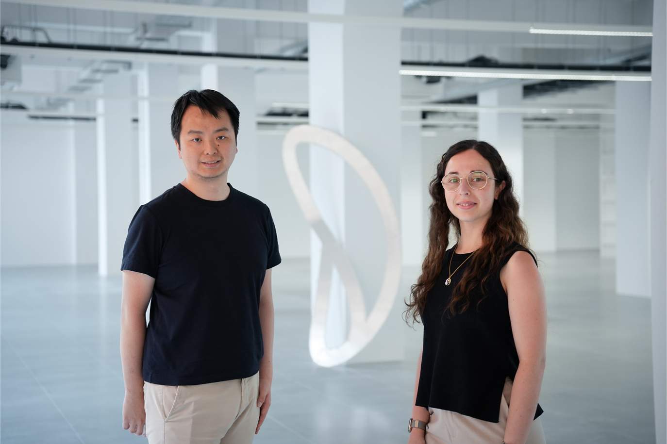 Els enginyers de la UPC Carla Gómez Cano i Jiaqiang Ye Zhu, fundadors de Theker.