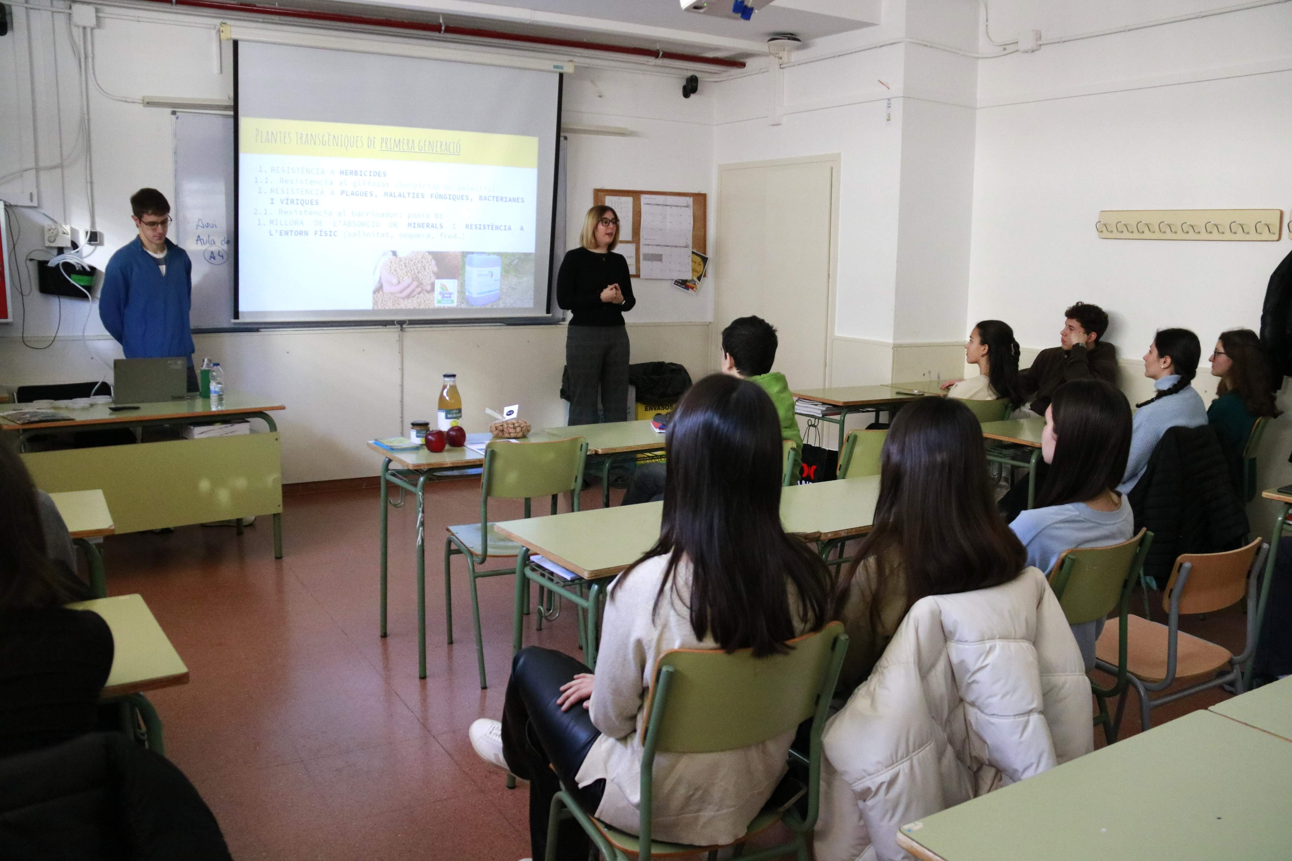 Només el 10% dels alumnes d'ESO i batxillerat contrasta la informació de la IA