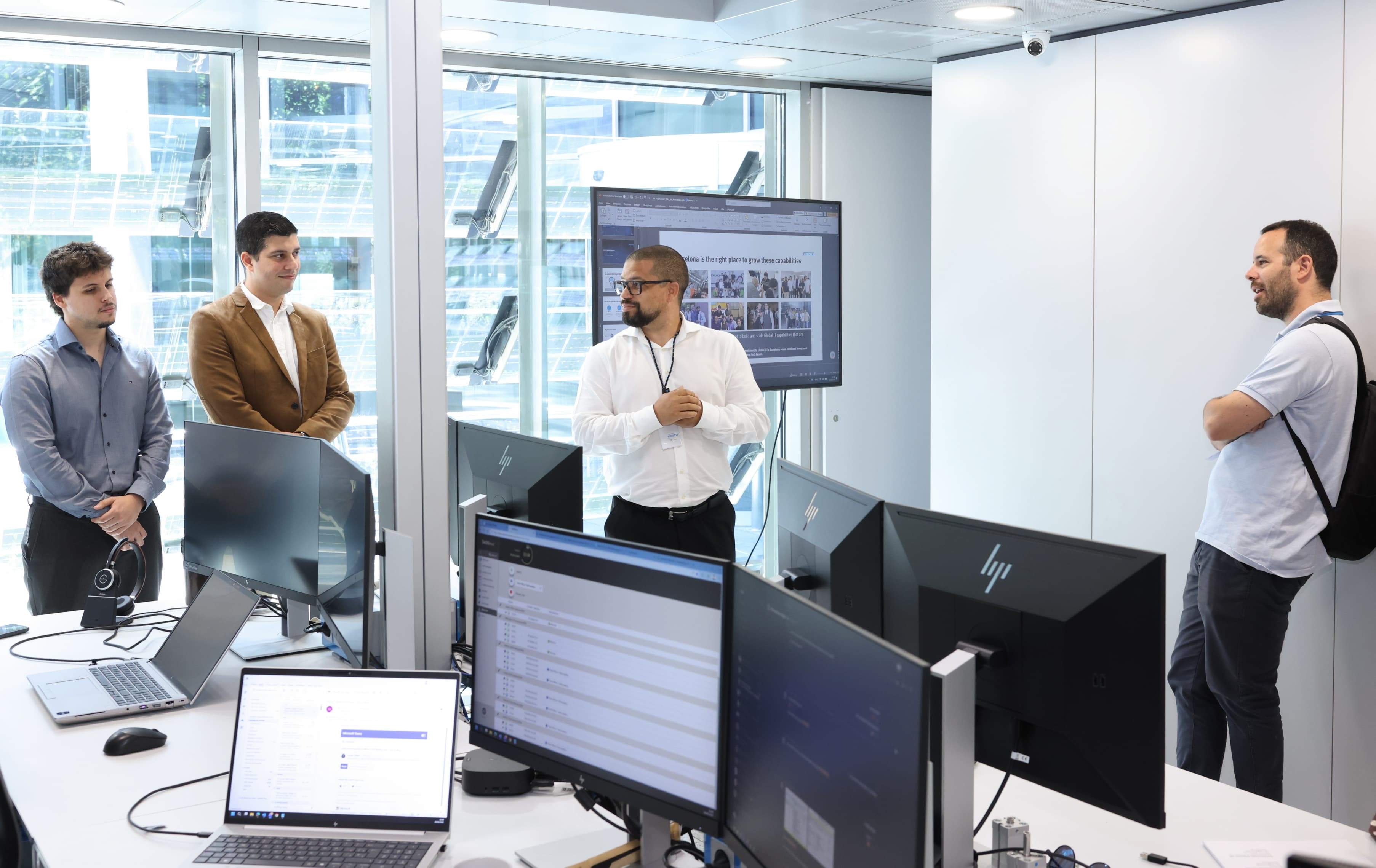 Sala de trabajo del Digital Sales Hub de Festo, en l'Hospitalet de Llobregat (Barcelona)