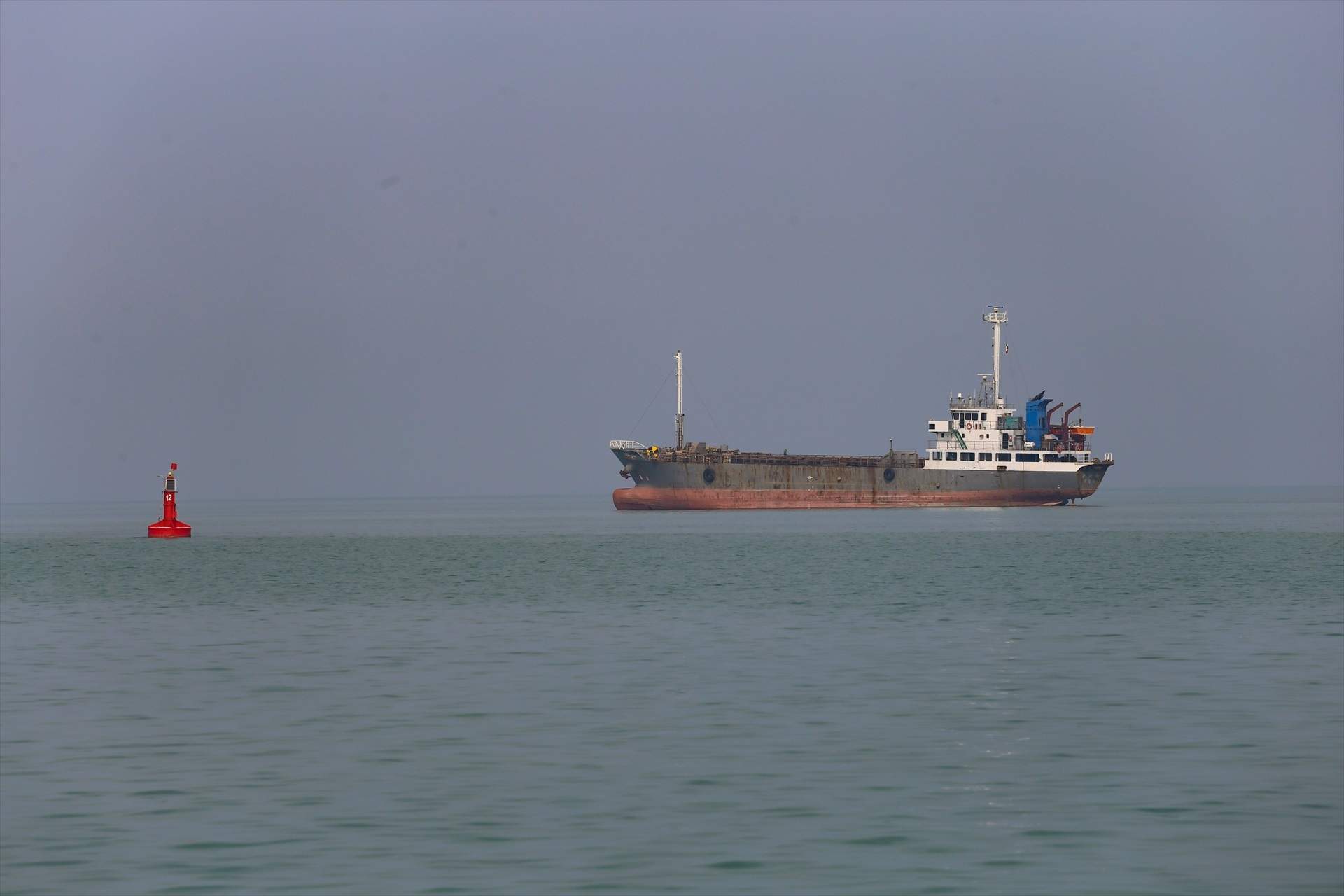 EuropaPress 7415098 april 29 2024 bushehr iran huge cargo ship is sailing in the persian gulf