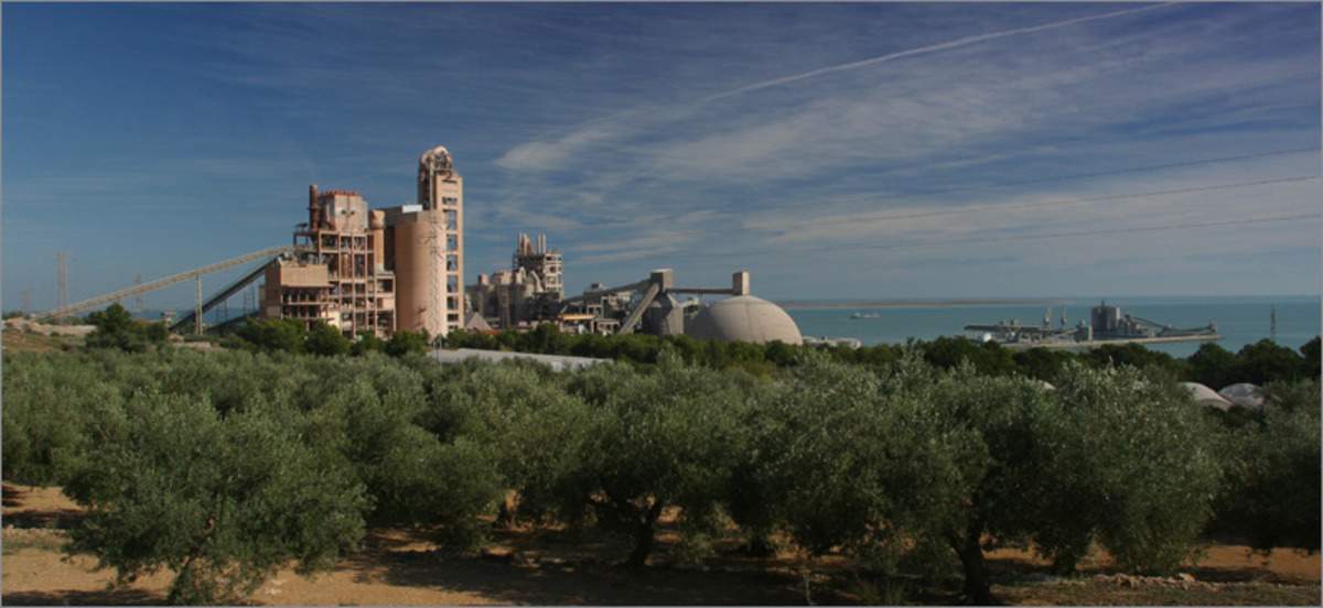 Fábrica de Cemex, en Alcanar (1)