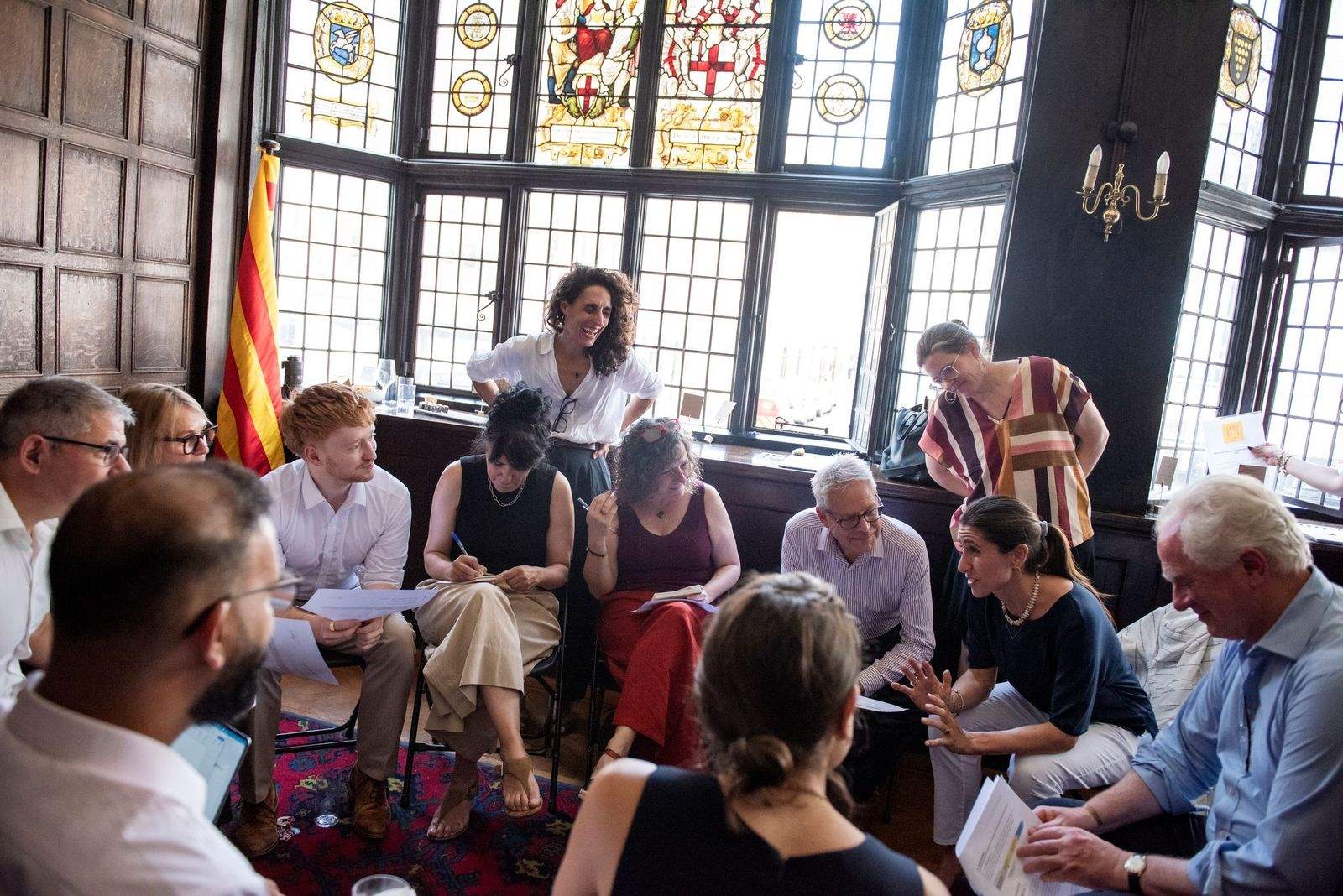La consellera delegada de Lobelia Earth, Laia Romero, amb els assistents a una dinàmica de workshop